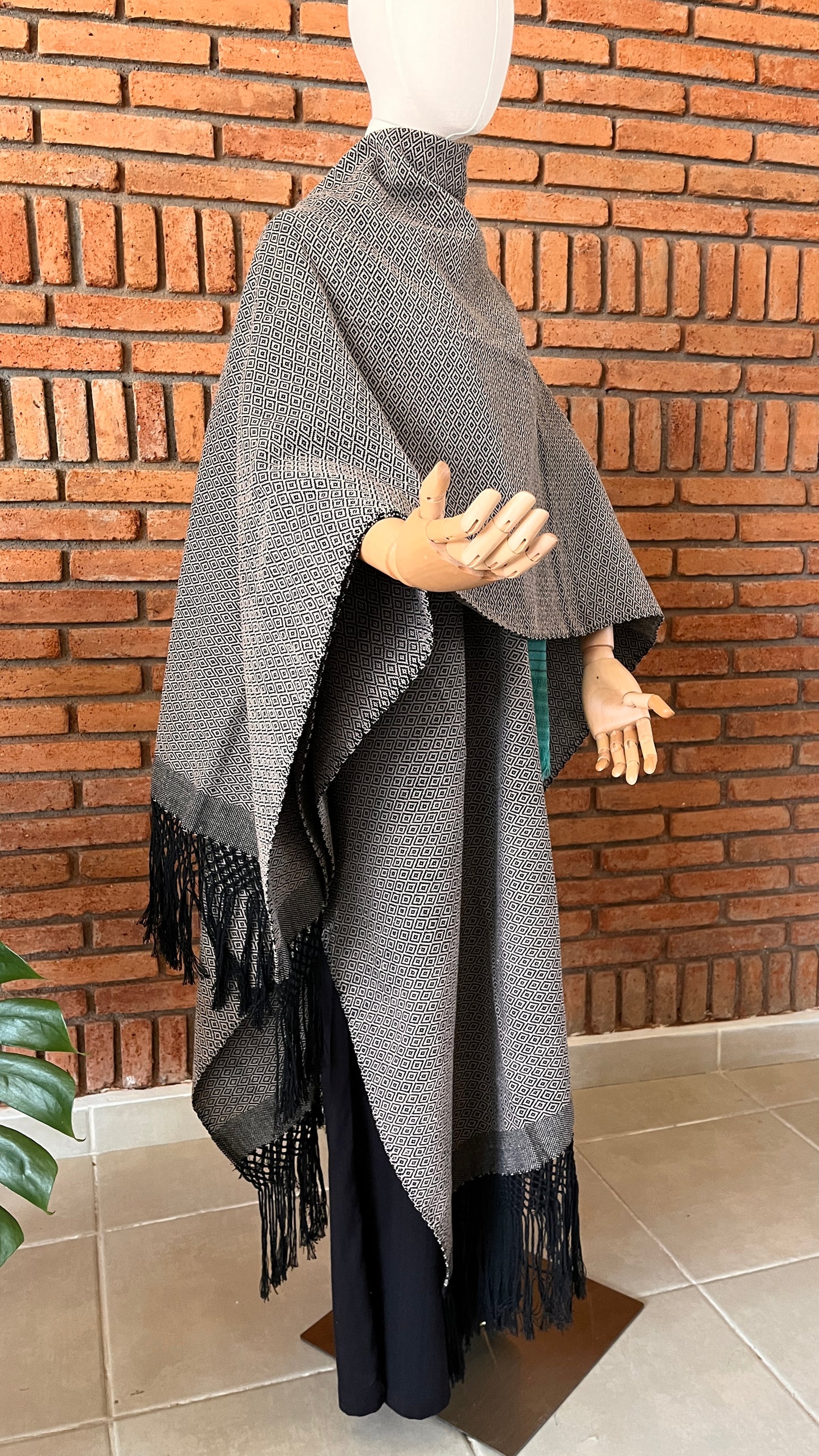 Poncho/Ruana Hecho en Telar Mod. Rombo Unitalla