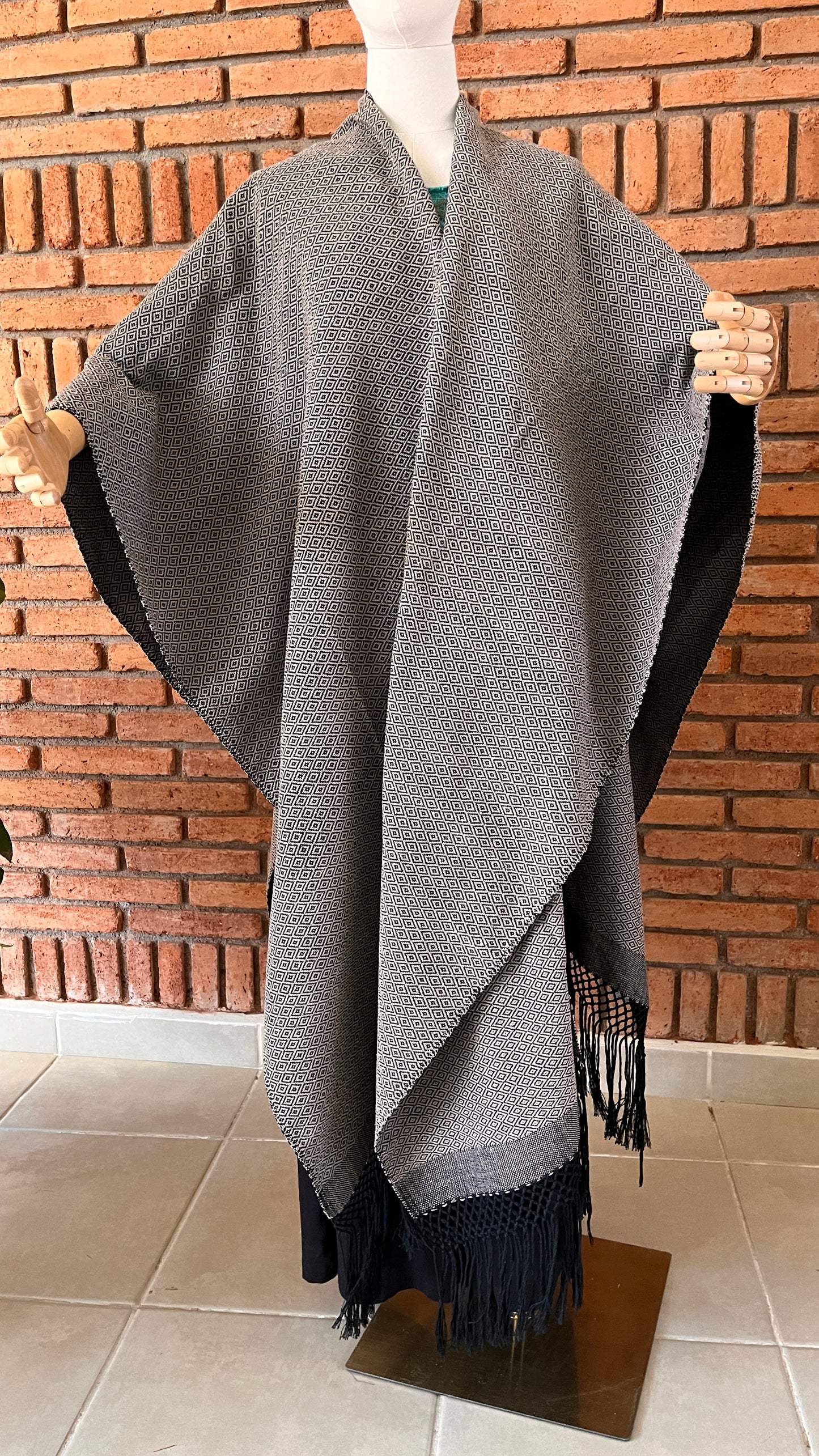 Poncho/Ruana Hecho en Telar Mod. Rombo Unitalla