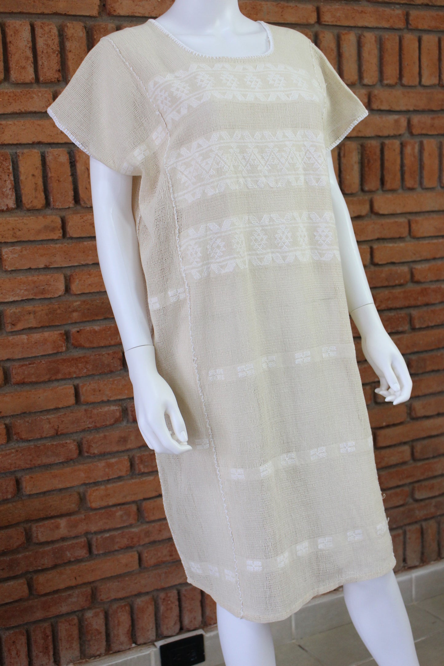 Vestido Hecho a Mano Mod. Amuzgo Beige con Blanco Unitalla.