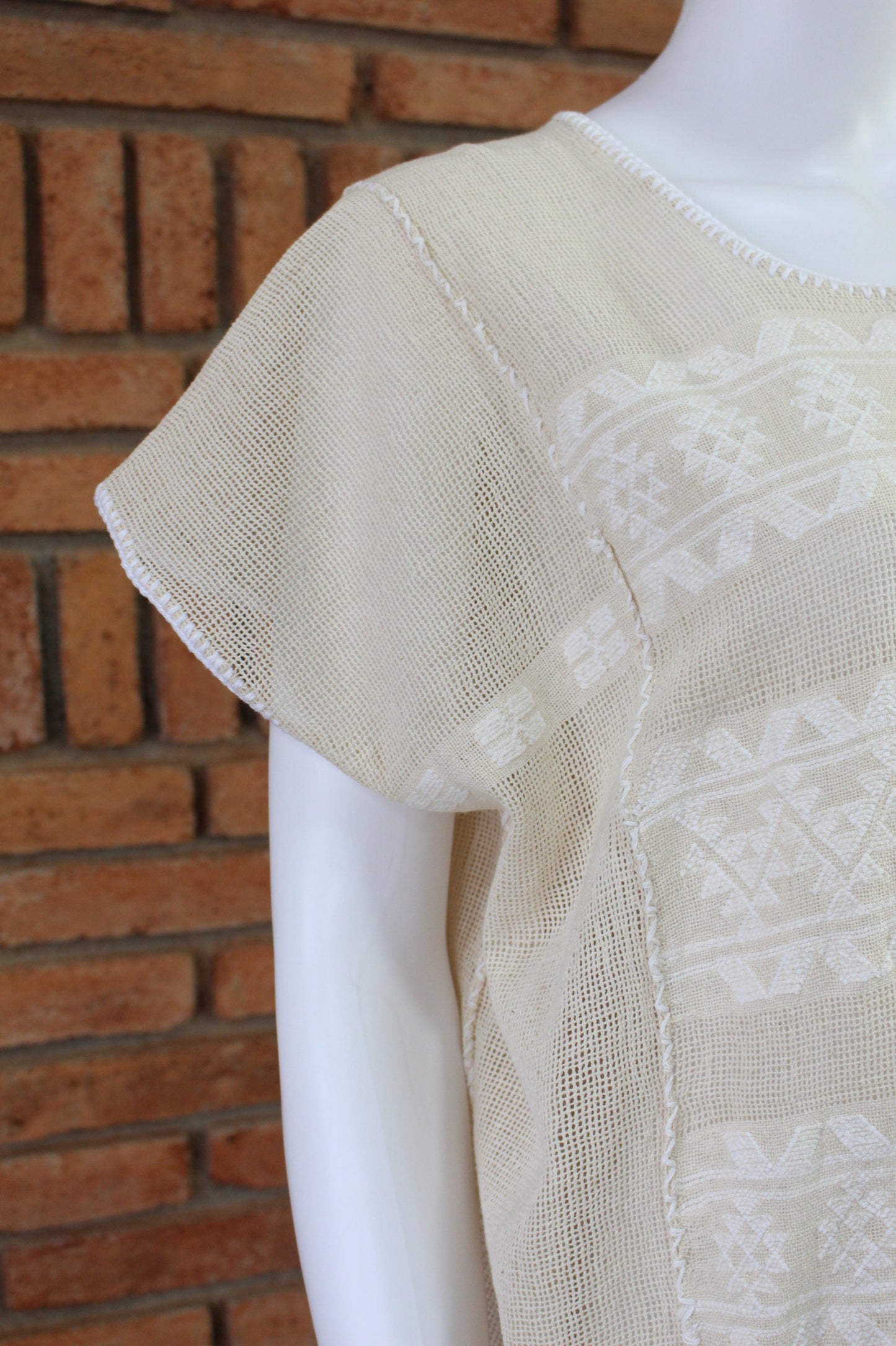 Vestido Hecho a Mano Mod. Amuzgo Beige con Blanco Unitalla.