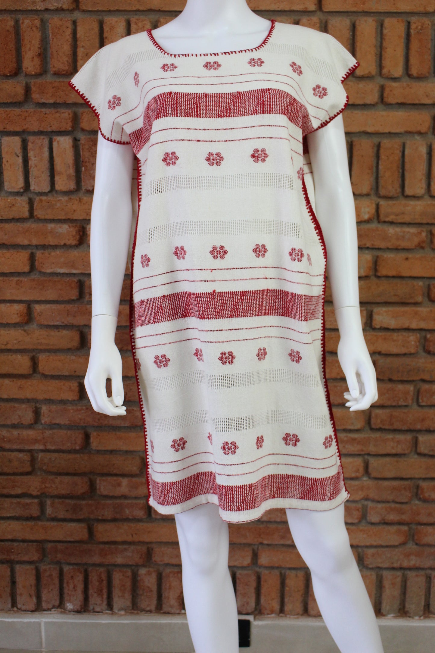 Vestido Hecho a Mano Mod. Amuzgo Brocado Rojo Unitalla.