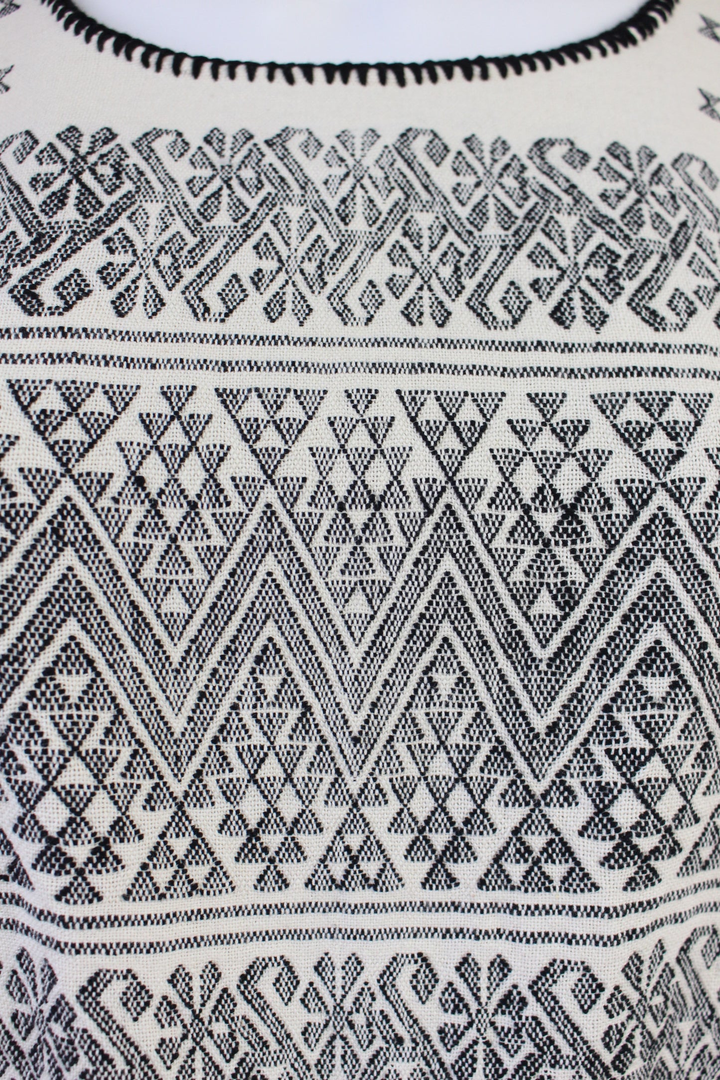 Vestido/Huipil Hecho a Mano Beige con Negro Mod. Amuzgos Tradicional Unitalla.