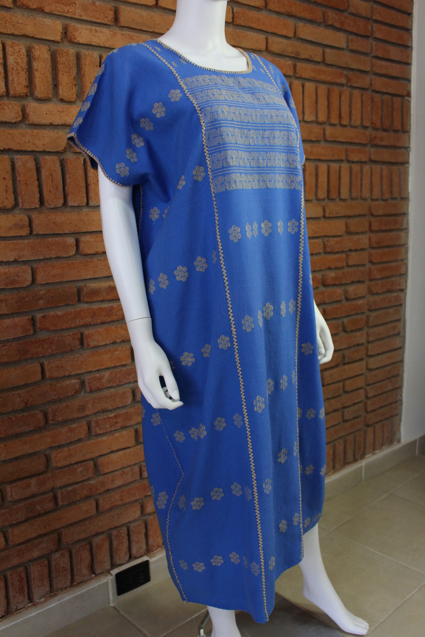 Vestido/Huipil Hecho a Mano Mod. Amuzgo 3 Tiras Azul Rey con brocados Caqui Unitalla.