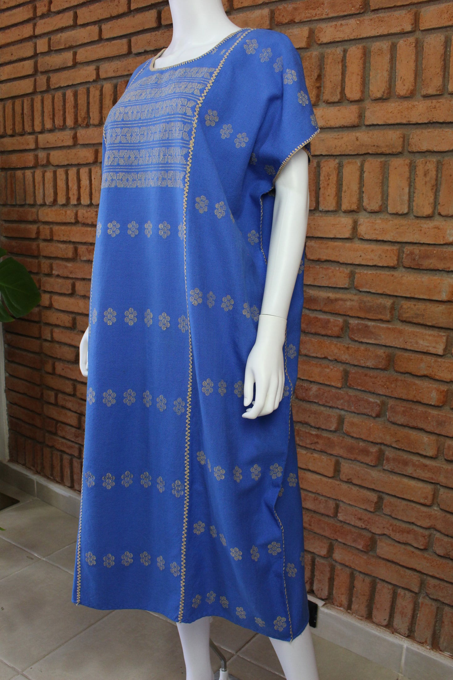 Vestido/Huipil Hecho a Mano Mod. Amuzgo 3 Tiras Azul Rey con brocados Caqui Unitalla.