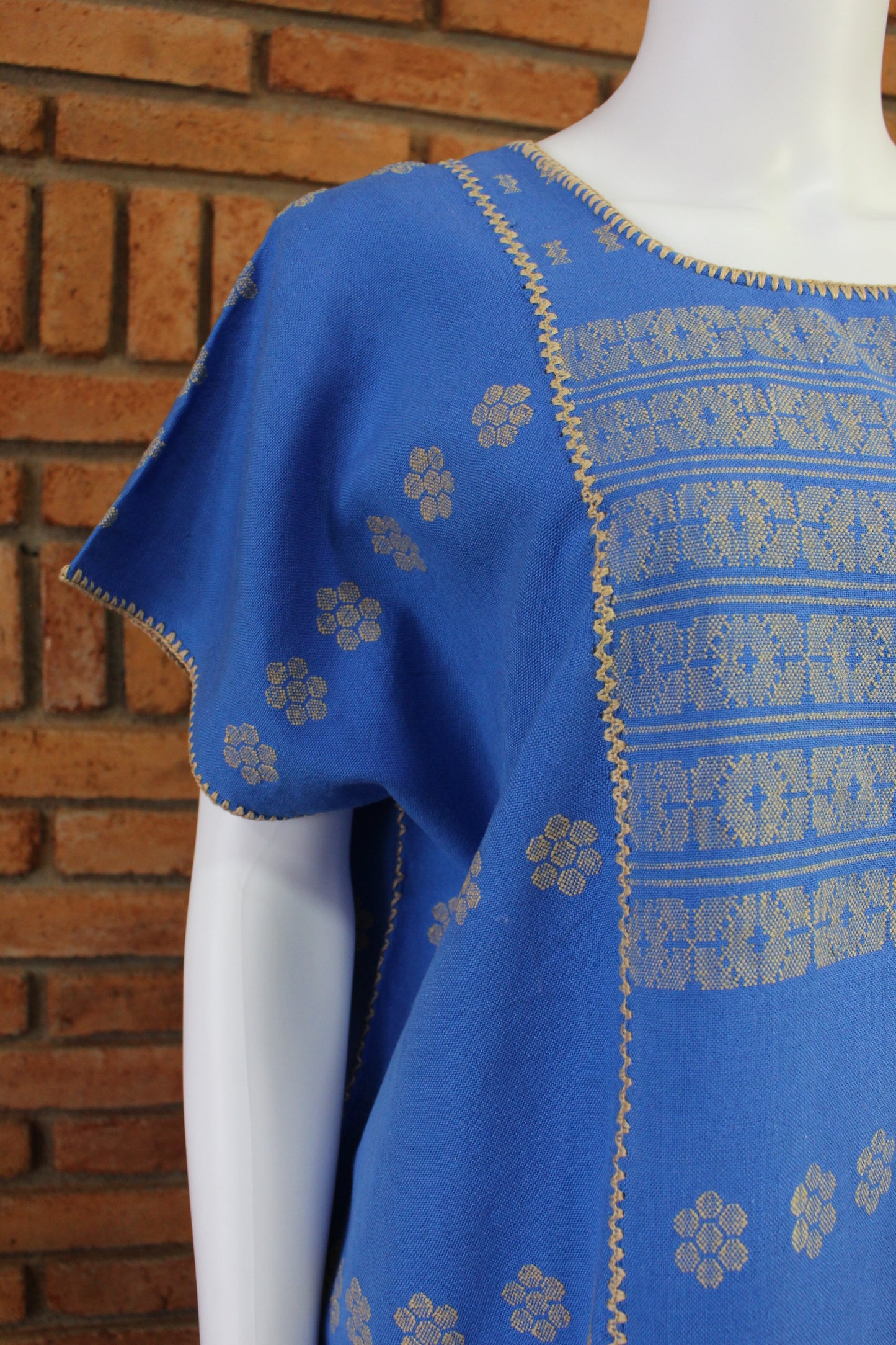Vestido/Huipil Hecho a Mano Mod. Amuzgo 3 Tiras Azul Rey con brocados Caqui Unitalla.