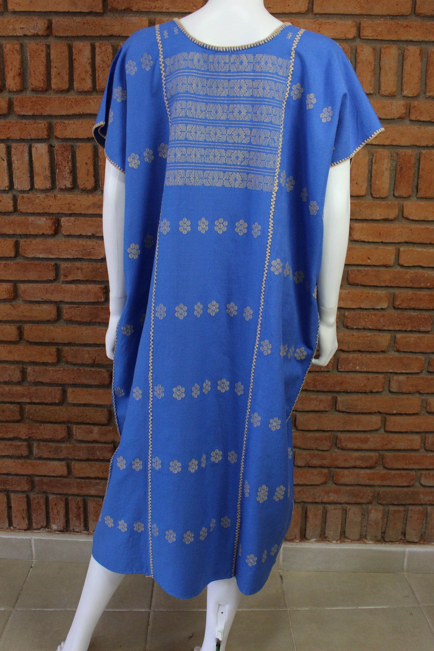 Vestido/Huipil Hecho a Mano Mod. Amuzgo 3 Tiras Azul Rey con brocados Caqui Unitalla.