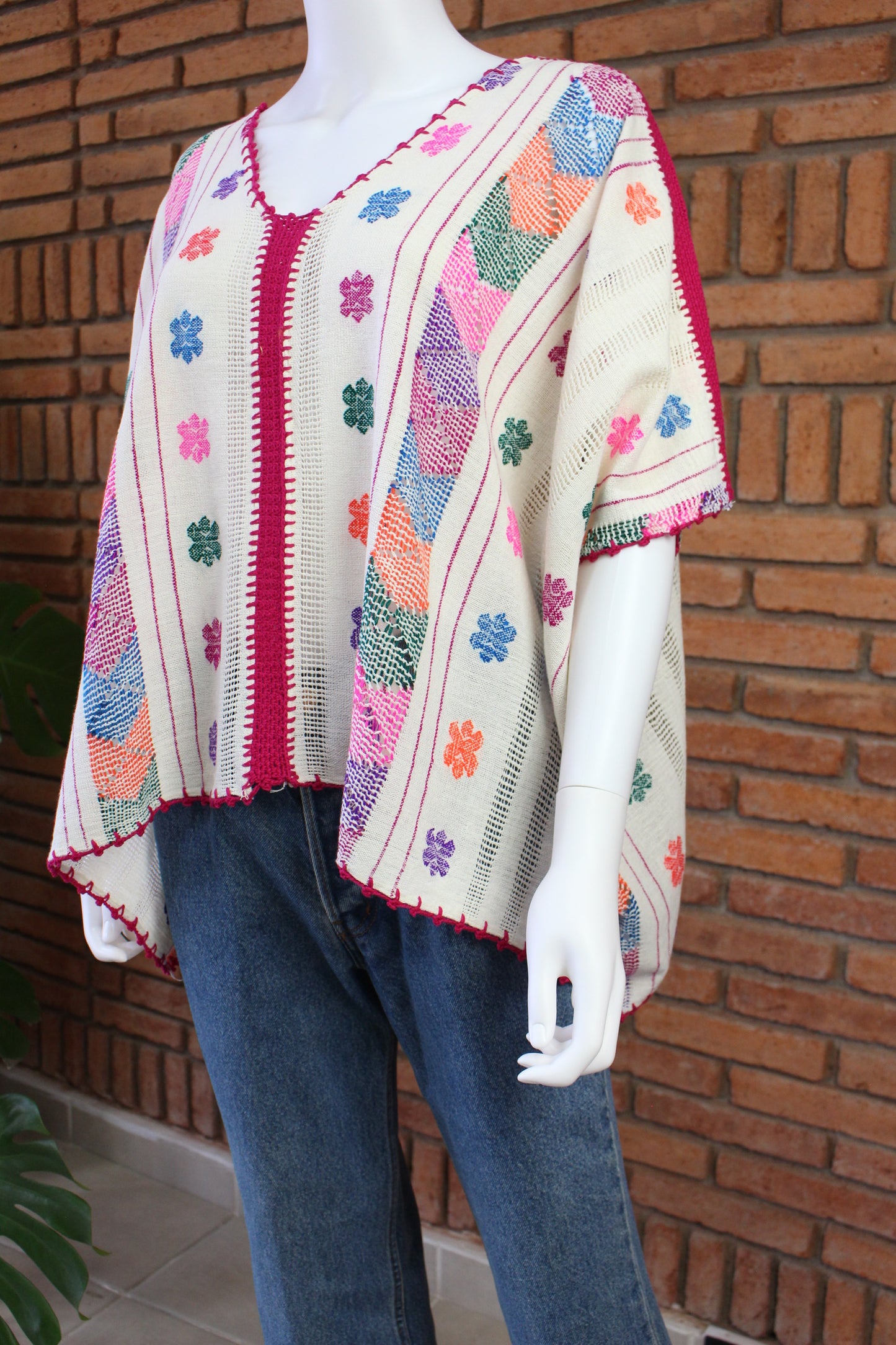 Blusa/Blusón Hecha en Telar Mod. Paloma Beige/Multicolor Unitalla.