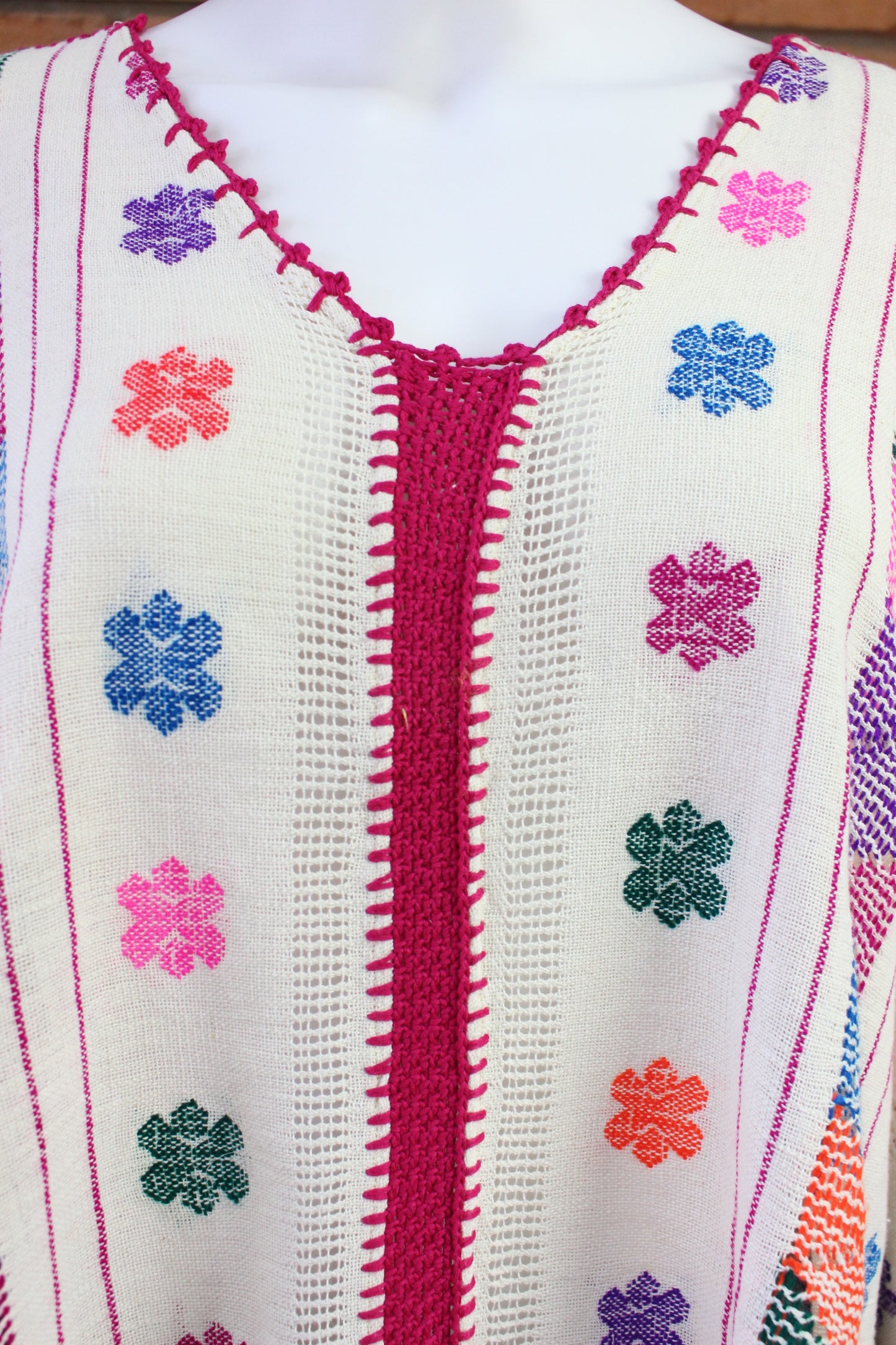 Blusa/Blusón Hecha en Telar Mod. Paloma Beige/Multicolor Unitalla.