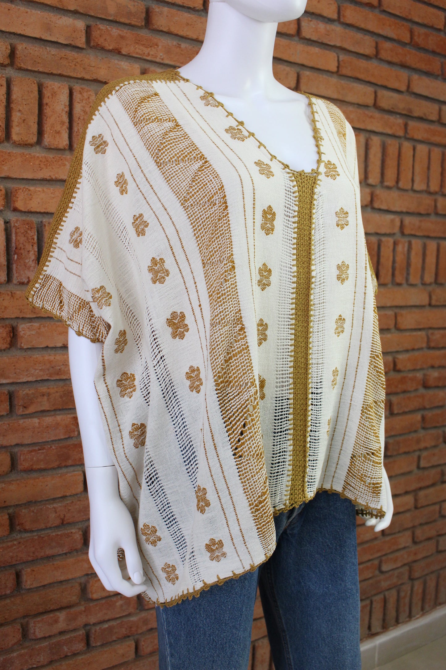 Blusa/Blusón Hecha en Telar Mod. Paloma Beige/Mostaza Unitalla.