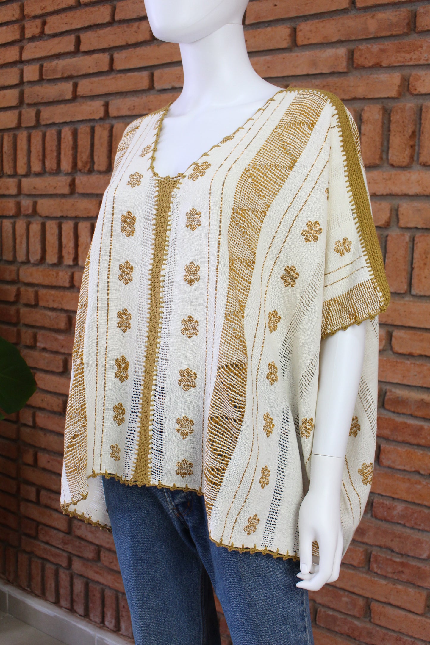 Blusa/Blusón Hecha en Telar Mod. Paloma Beige/Mostaza Unitalla.