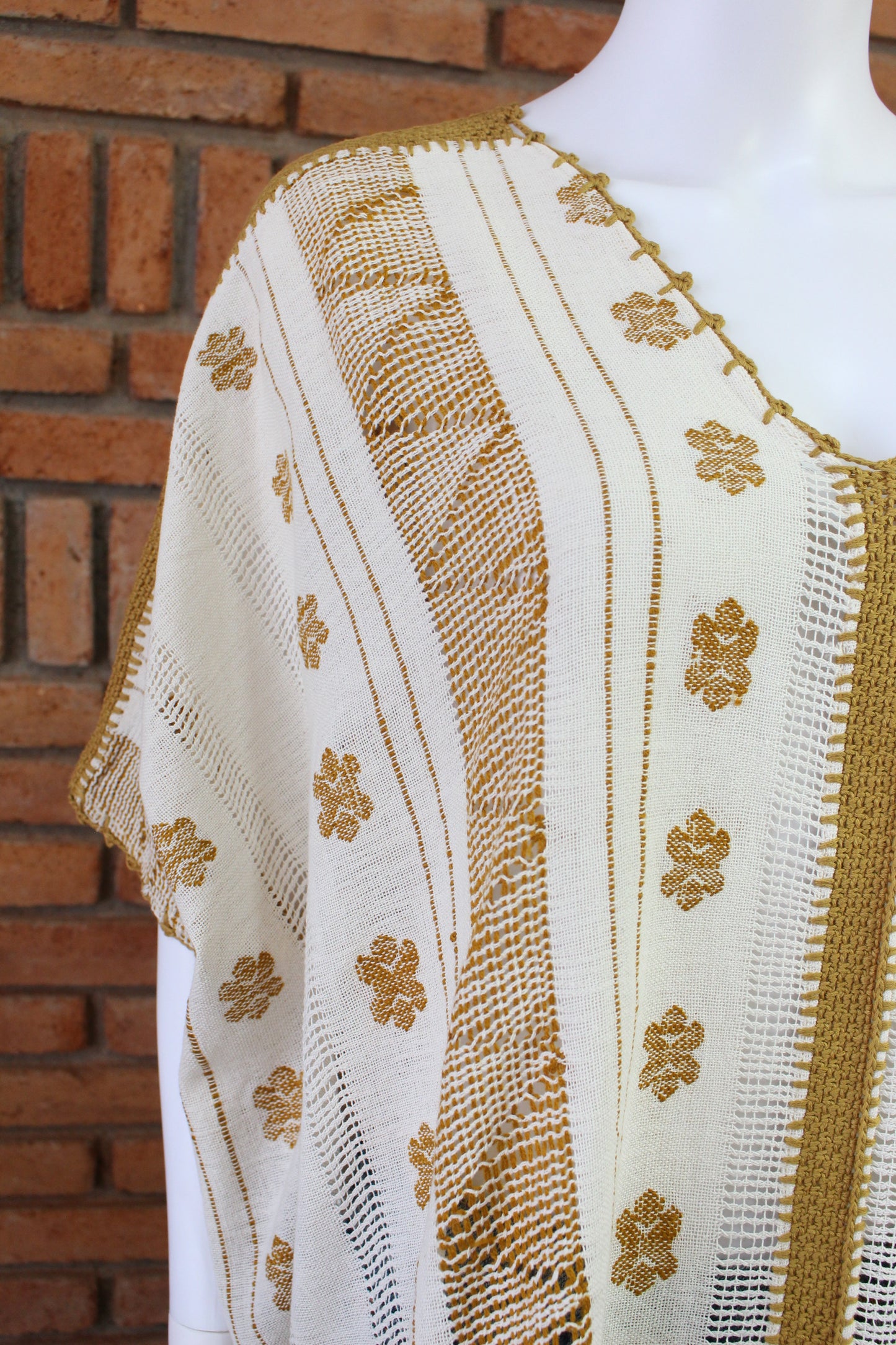 Blusa/Blusón Hecha en Telar Mod. Paloma Beige/Mostaza Unitalla.
