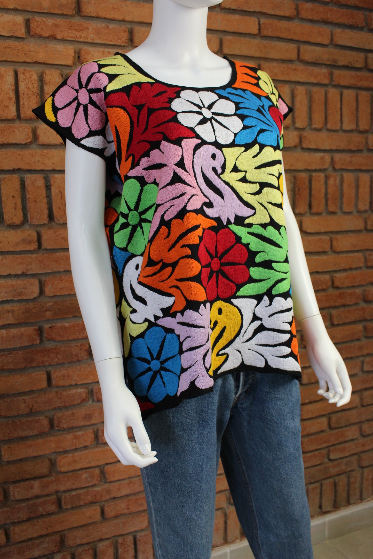 Blusa Bordada a Mano Mod. Jalapa Negro/multicolor 1 Unitalla.