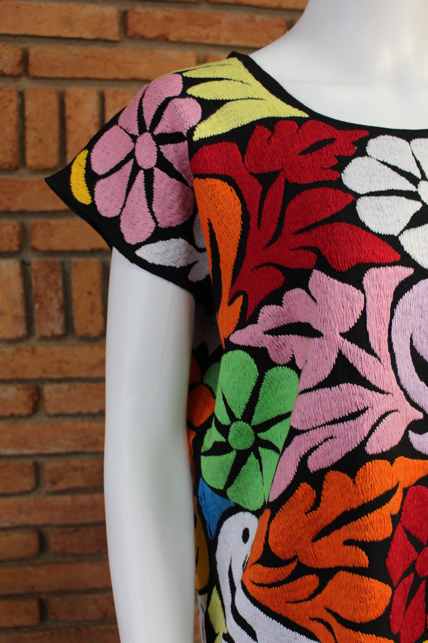 Blusa Bordada a Mano Mod. Jalapa Negro/multicolor 1 Unitalla.