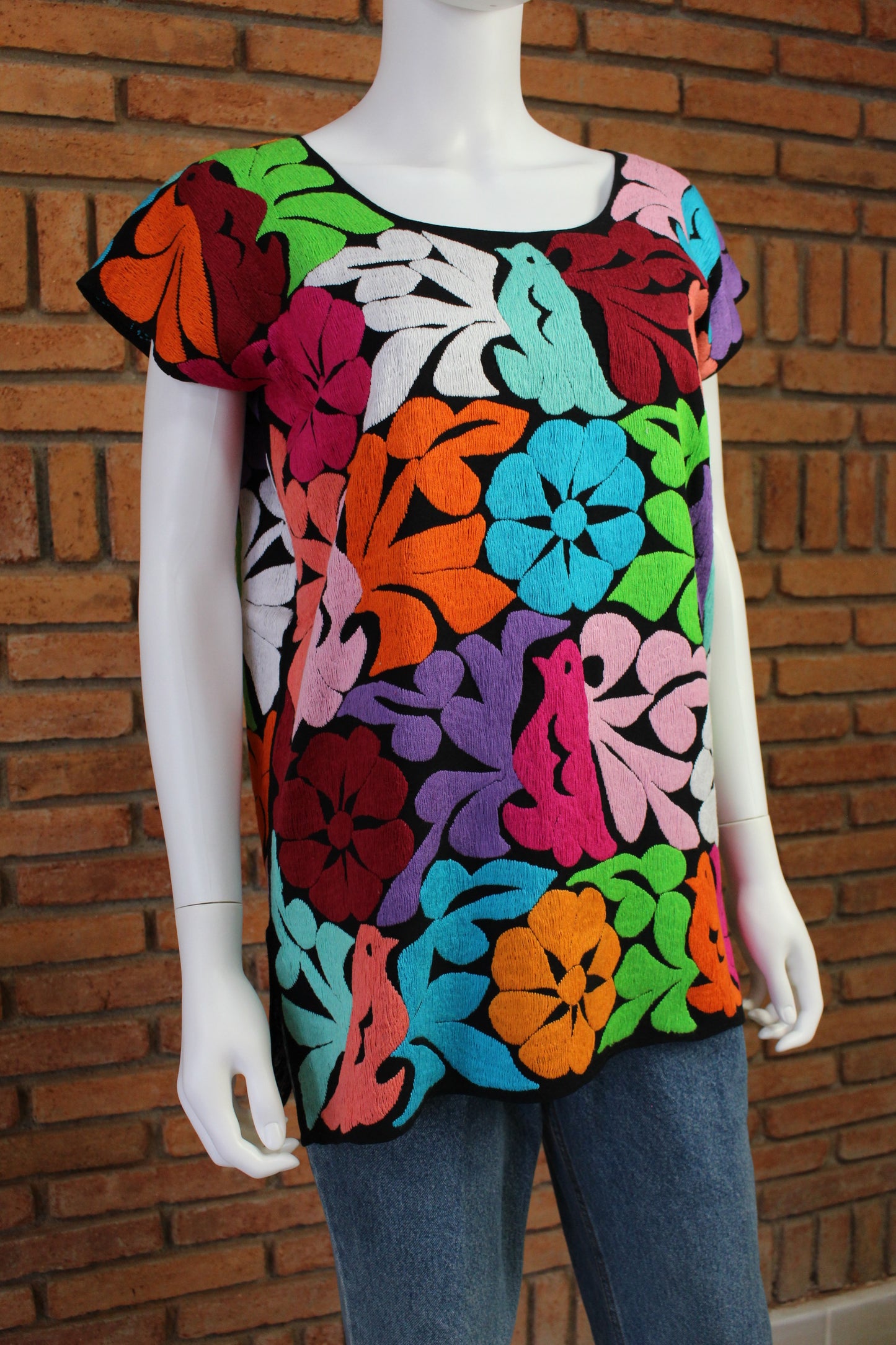 Blusa Bordada a Mano Mod. Jalapa Negro/multicolor 3 Unitalla.
