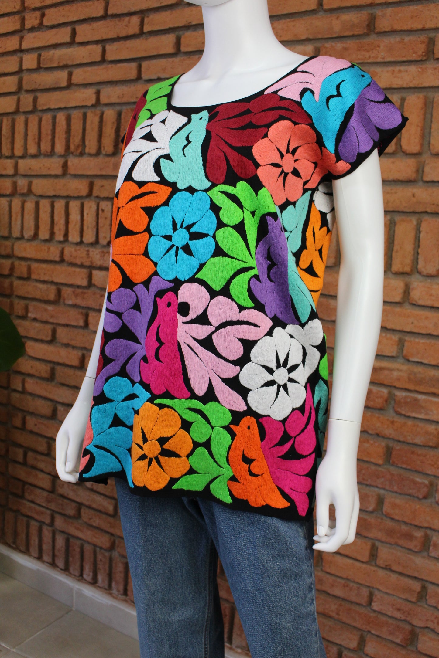 Blusa Bordada a Mano Mod. Jalapa Negro/multicolor 3 Unitalla.