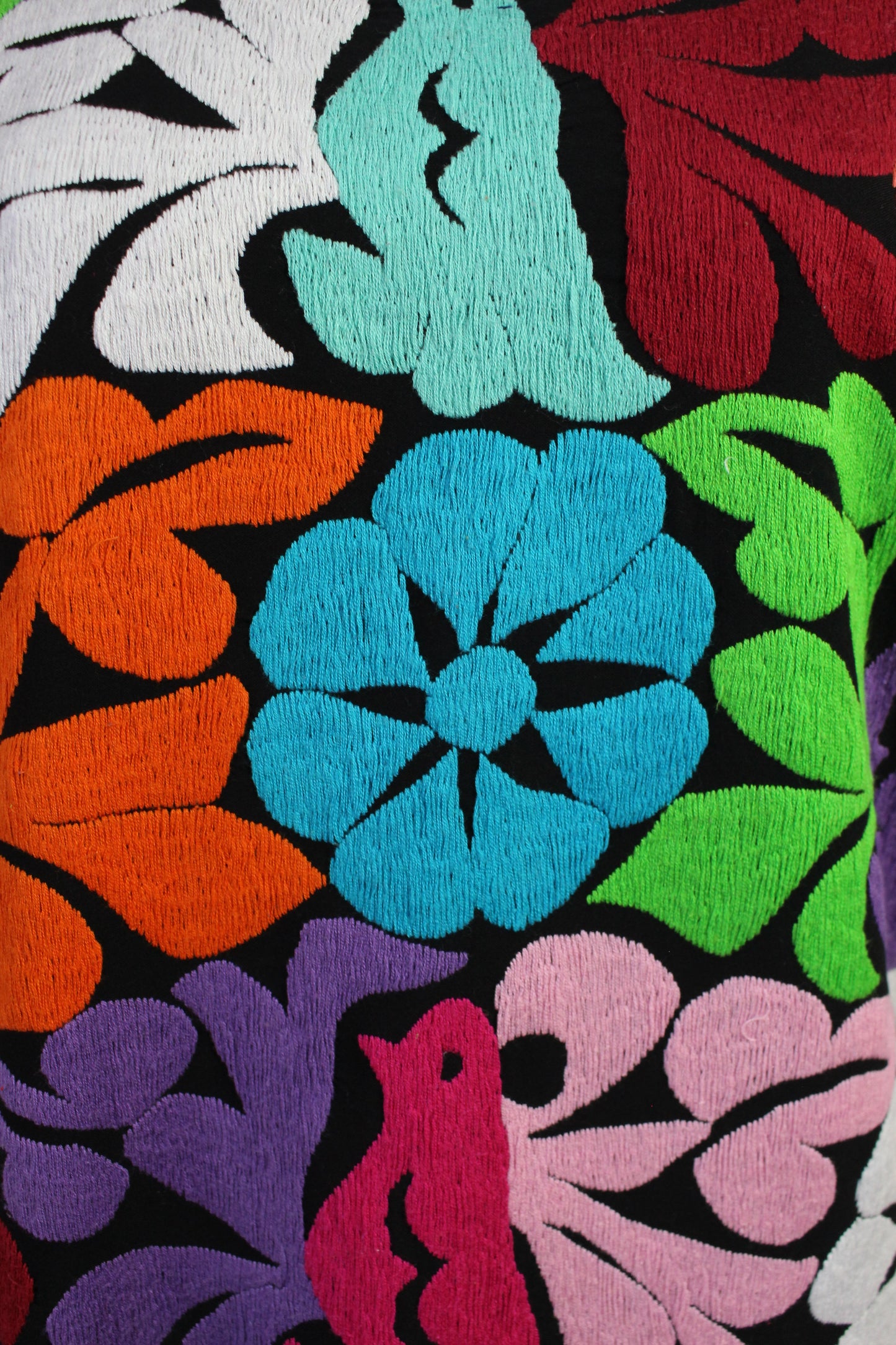Blusa Bordada a Mano Mod. Jalapa Negro/multicolor 3 Unitalla.