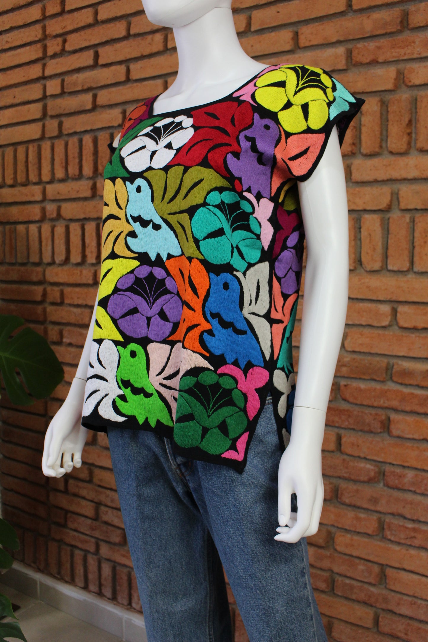 Blusa Bordada a Mano Mod. Jalapa Negro/multicolor 2 Unitalla.
