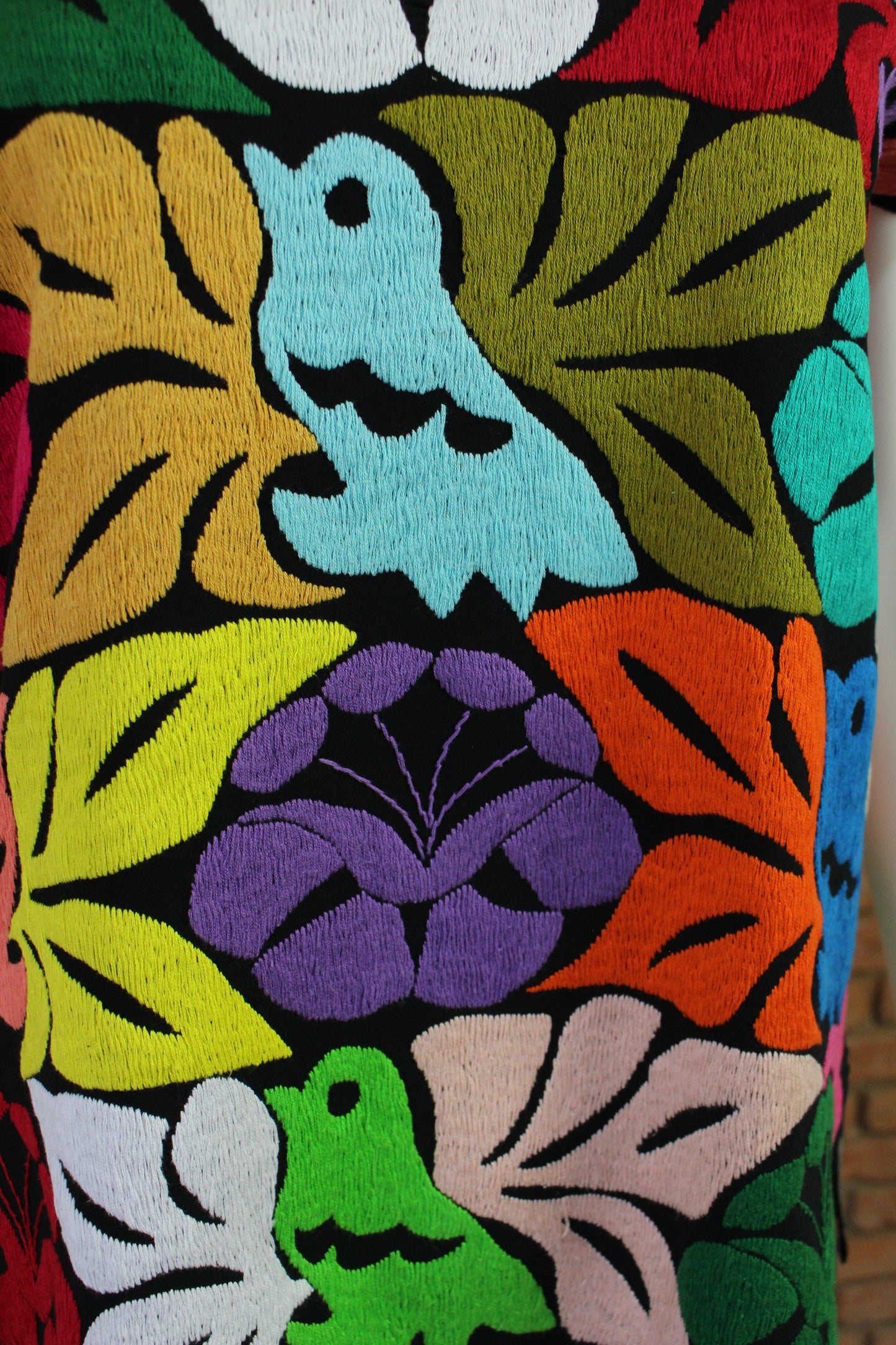 Blusa Bordada a Mano Mod. Jalapa Negro/multicolor 2 Unitalla.