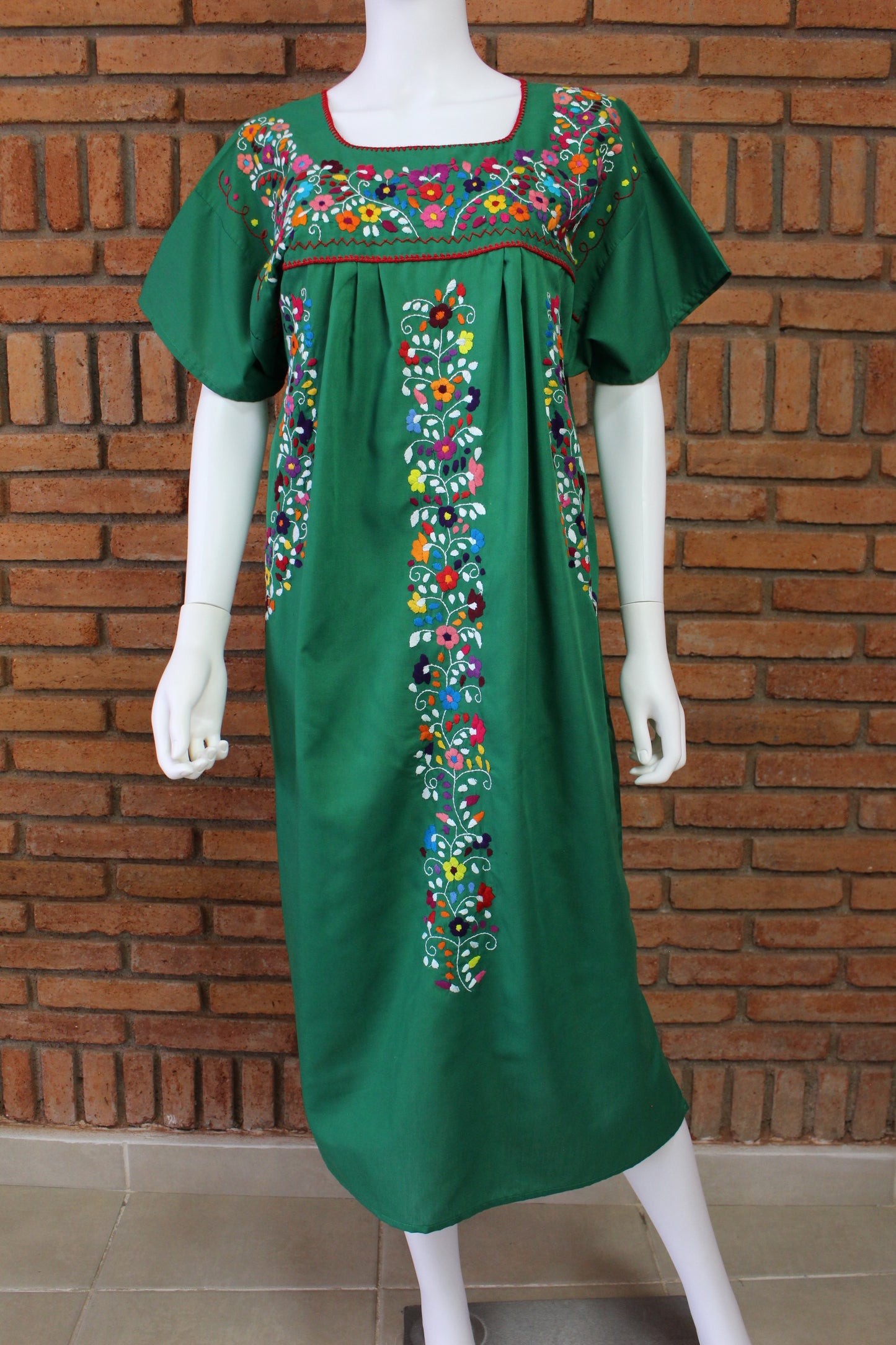 Vestido Mexicano Bordado a Mano Multicolor Mod. Florecita Popelina Talla Grande