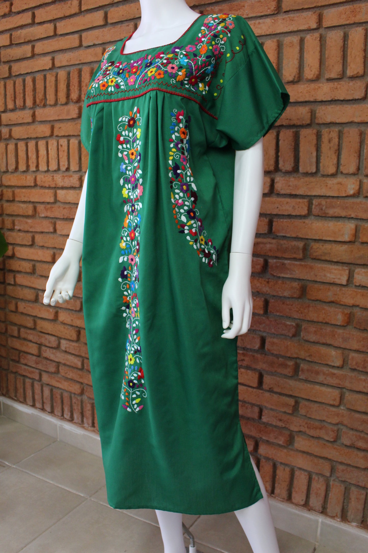 Vestido Mexicano Bordado a Mano Multicolor Mod. Florecita Popelina Talla Grande