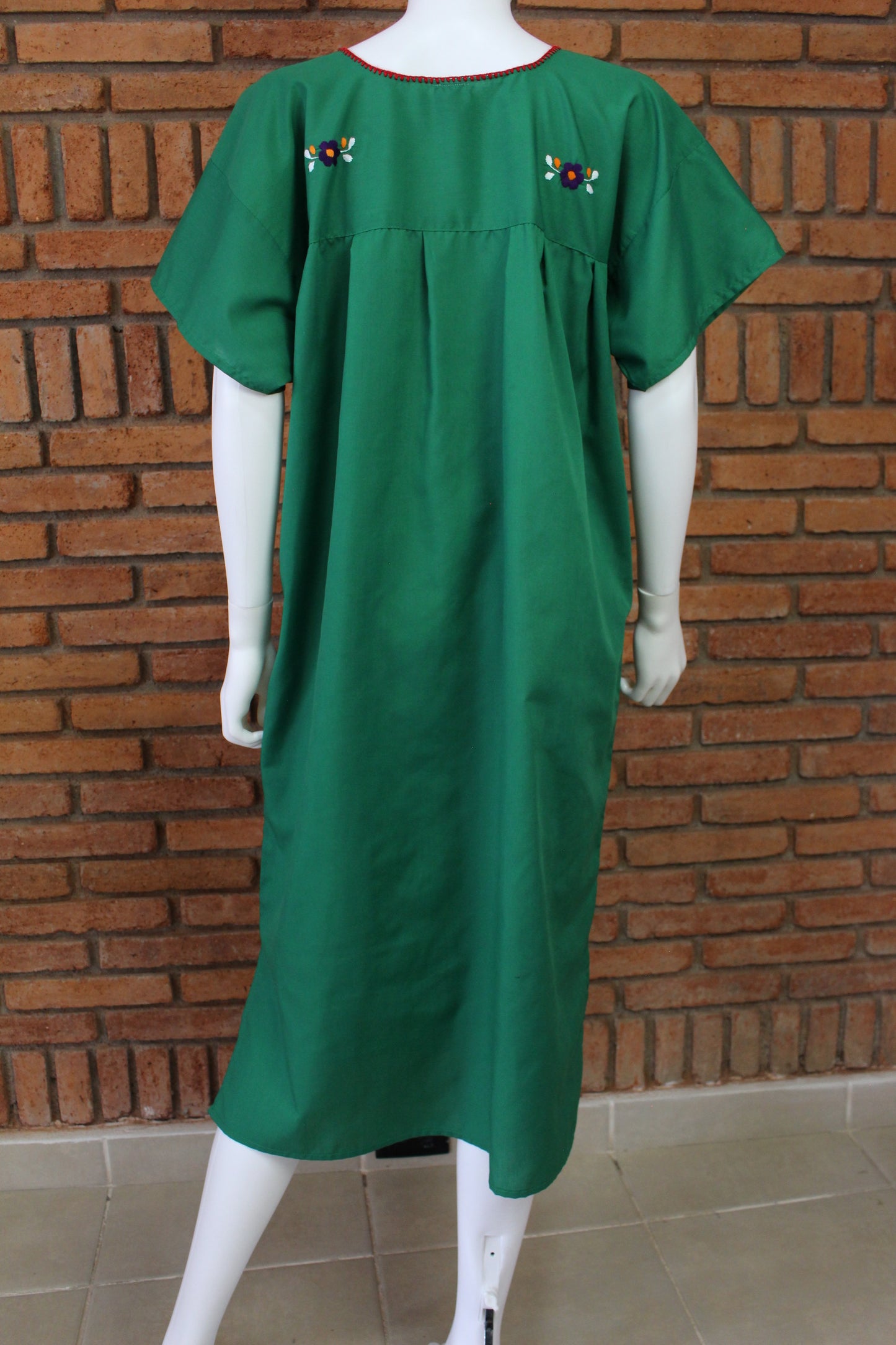 Vestido Mexicano Bordado a Mano Multicolor Mod. Florecita Popelina Talla Grande