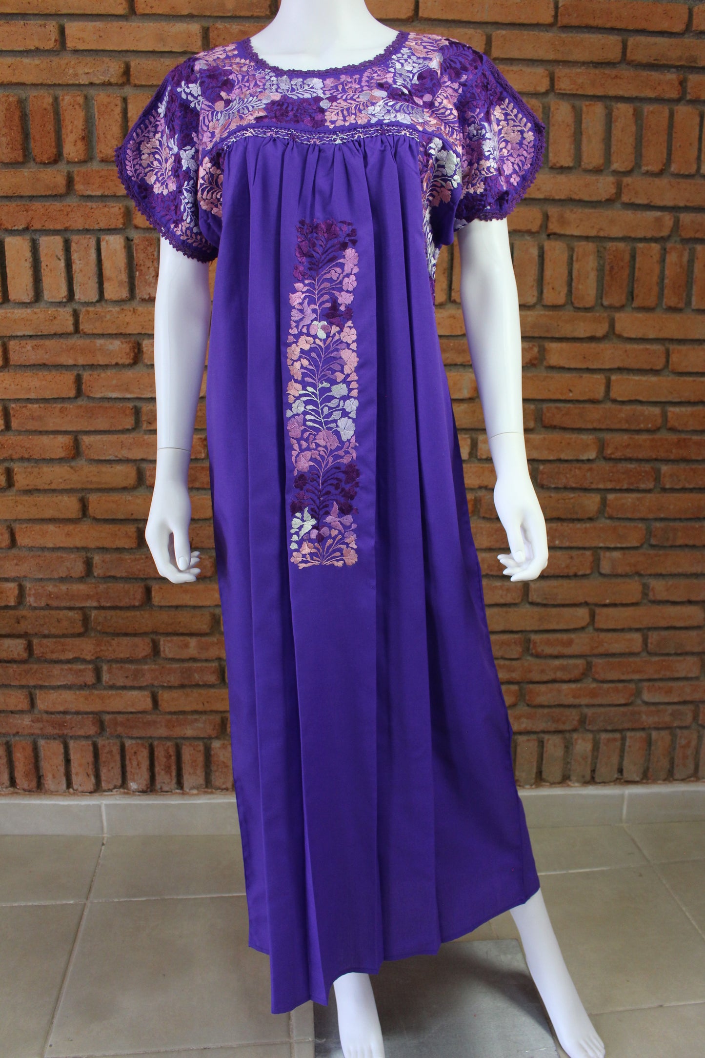 Vestido Bordado a Mano Mod. San Antonino Unitalla. (Diferentes colores).