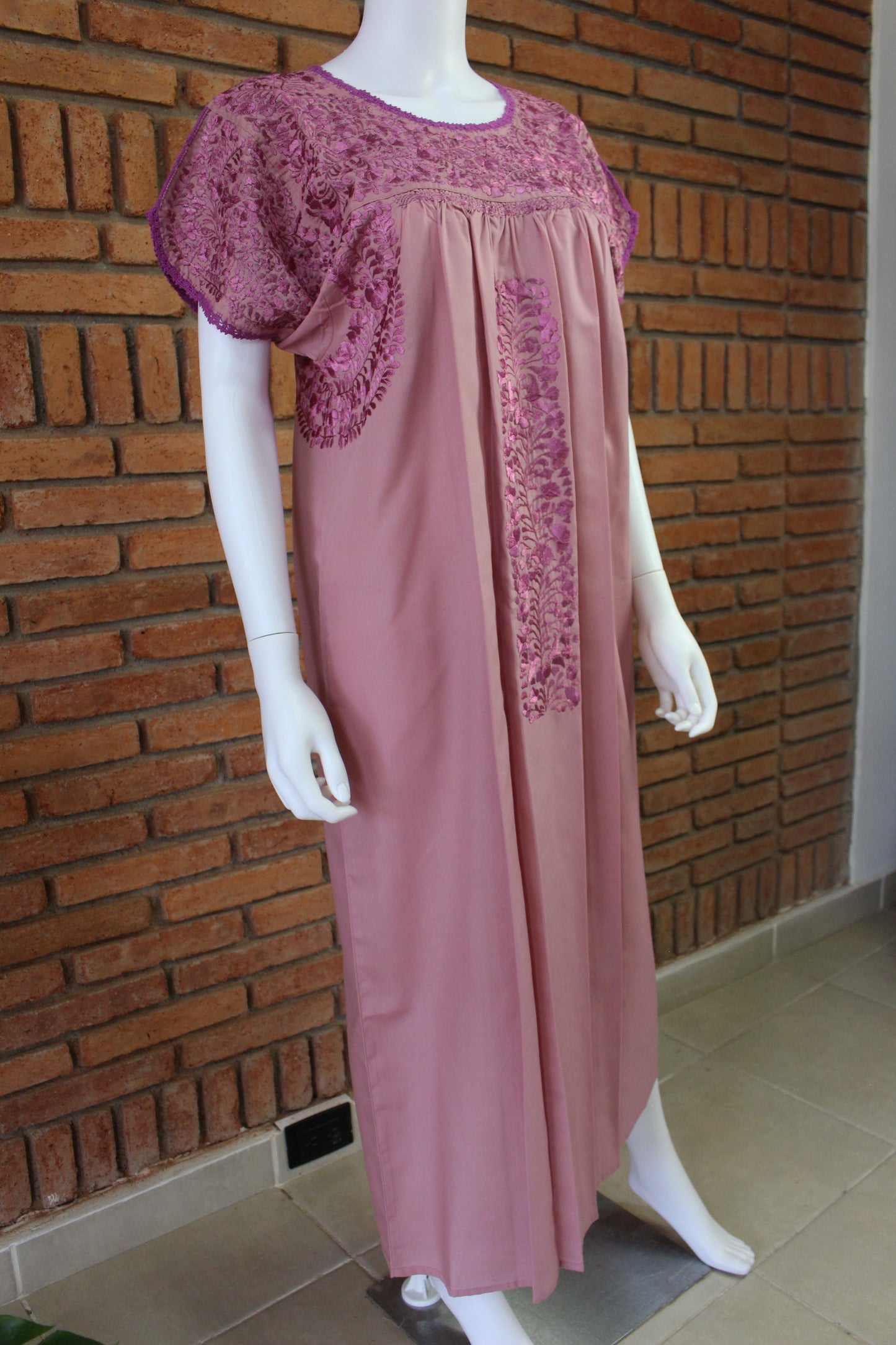 Vestido Bordado a Mano Mod. San Antonino Unitalla. (Diferentes colores)