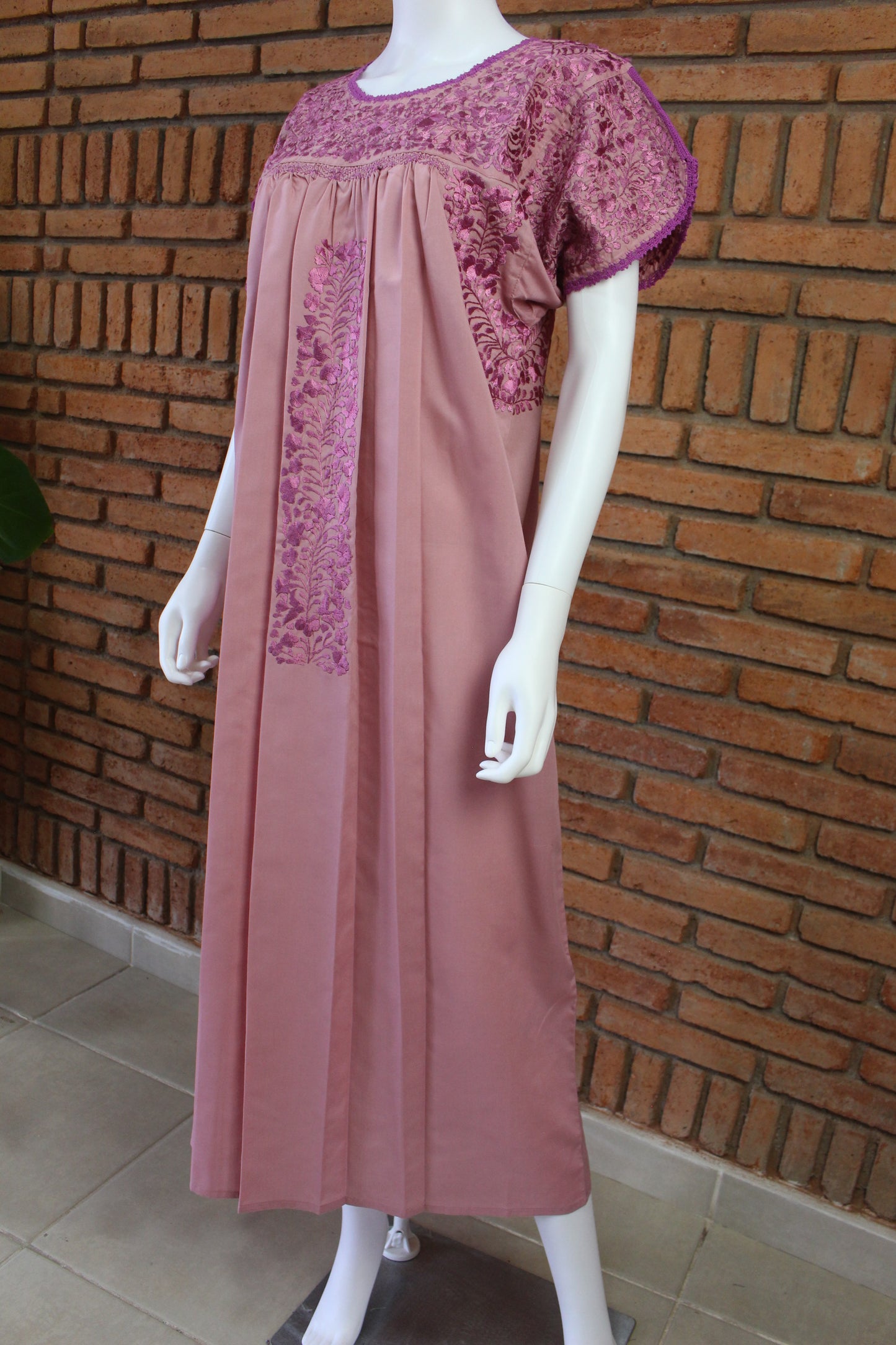 Vestido Bordado a Mano Mod. San Antonino Unitalla. (Diferentes colores)