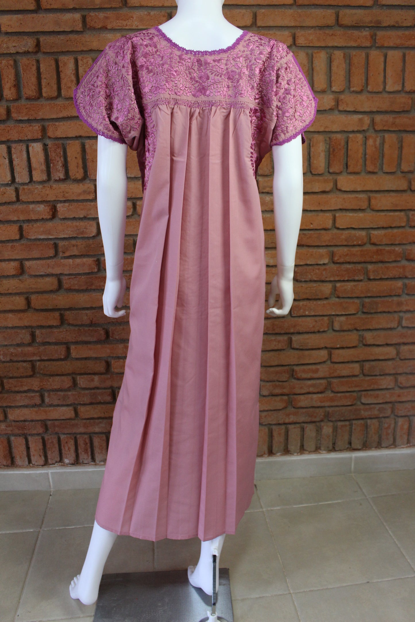 Vestido Bordado a Mano Mod. San Antonino Unitalla. (Diferentes colores)