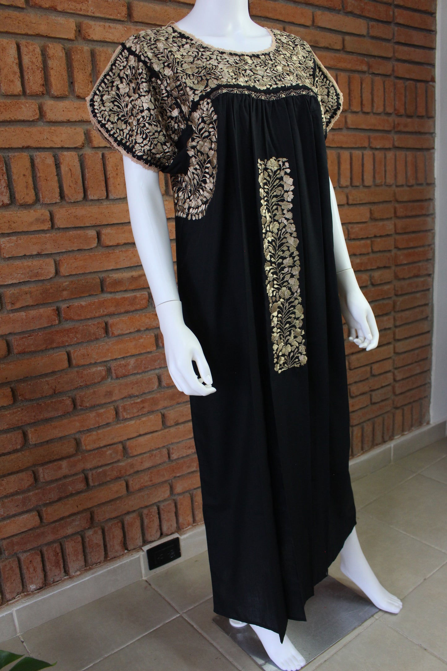 Vestido Bordado a Mano Mod. San Antonino Unitalla. (Diferentes colores)