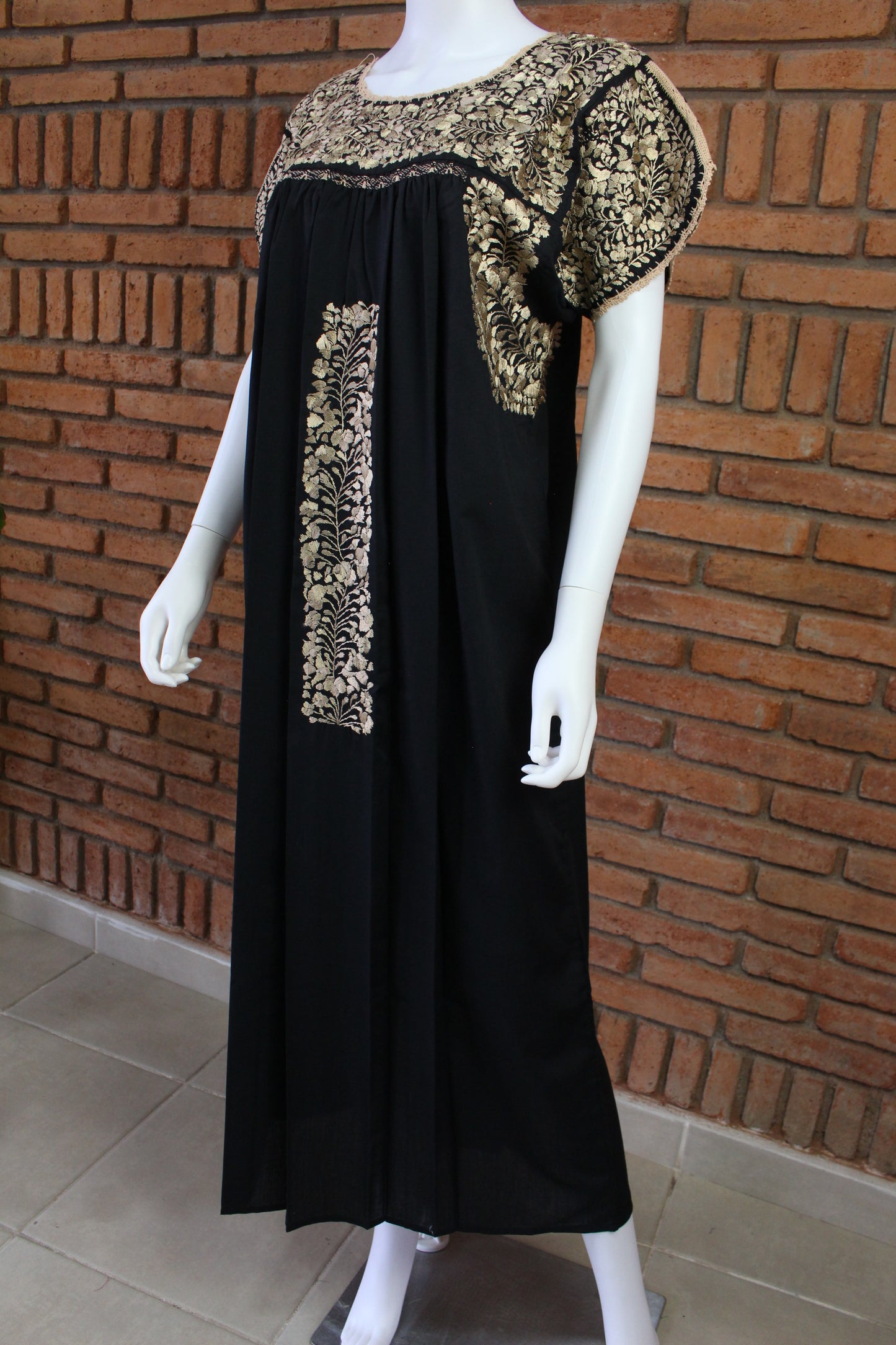 Vestido Bordado a Mano Mod. San Antonino Unitalla. (Diferentes colores)