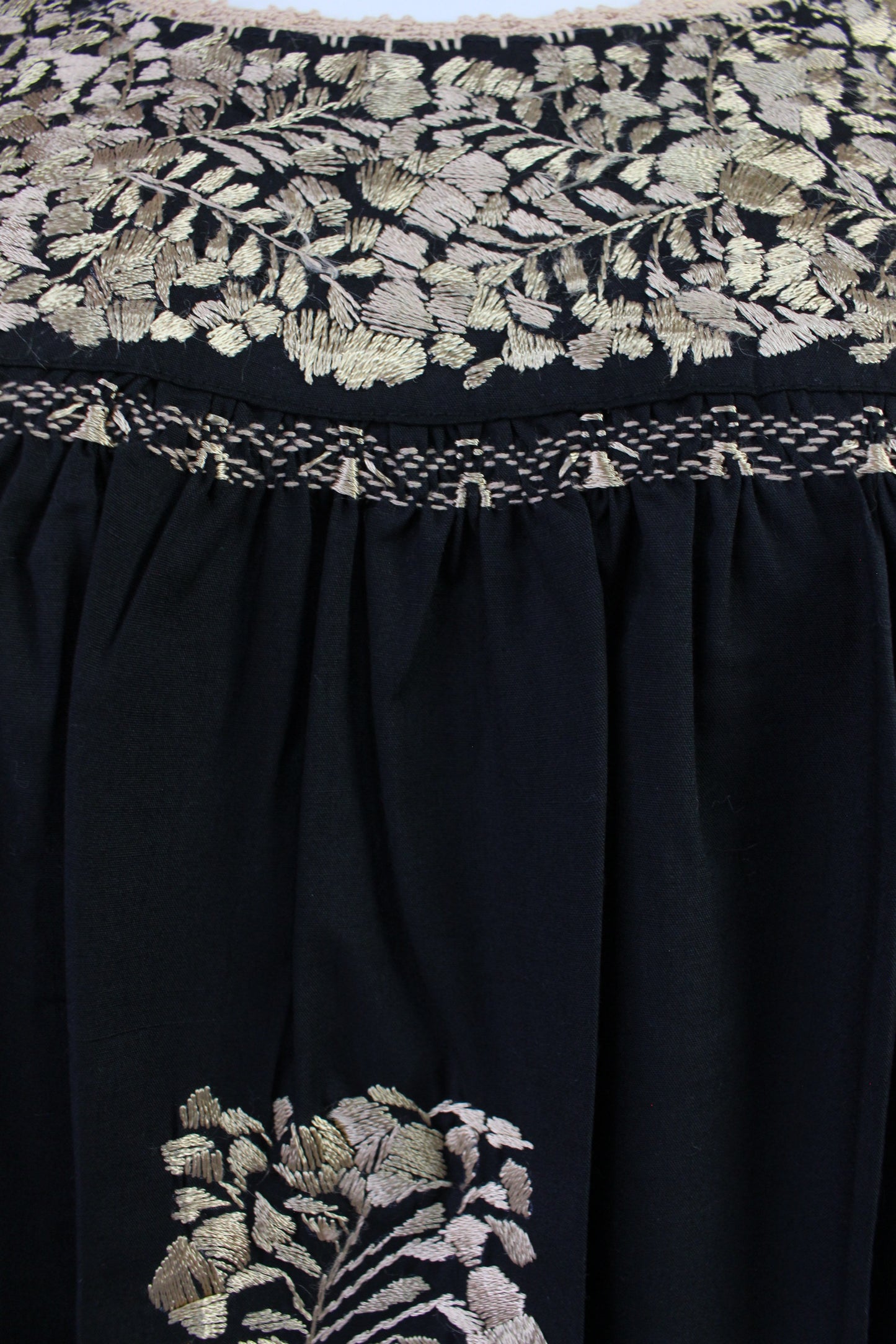 Vestido Bordado a Mano Mod. San Antonino Unitalla. (Diferentes colores)