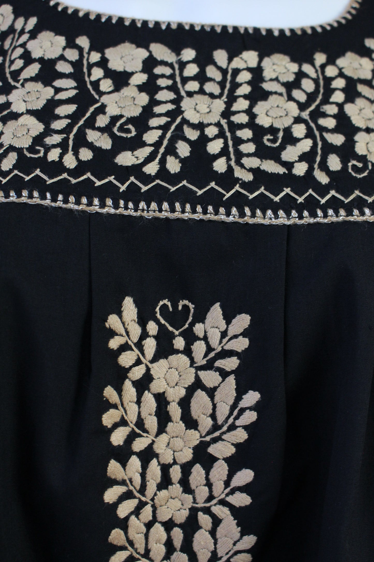 Vestido Mexicano Bordado a Mano Mod. Orquidea Popelina Talla Chica. (Multicolores)