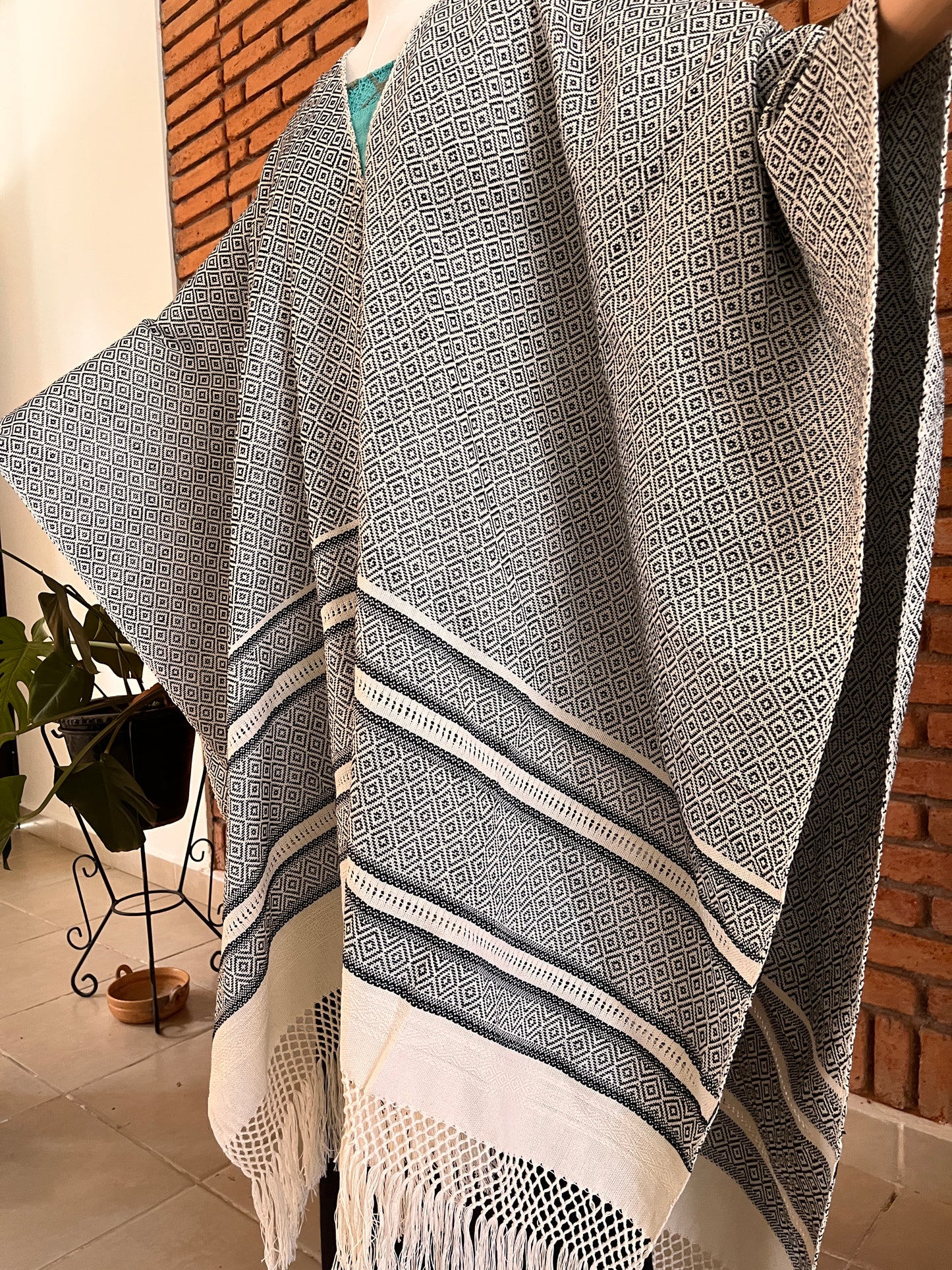 Poncho/Ruana Hecho en Telar Mod. Rombo Unitalla