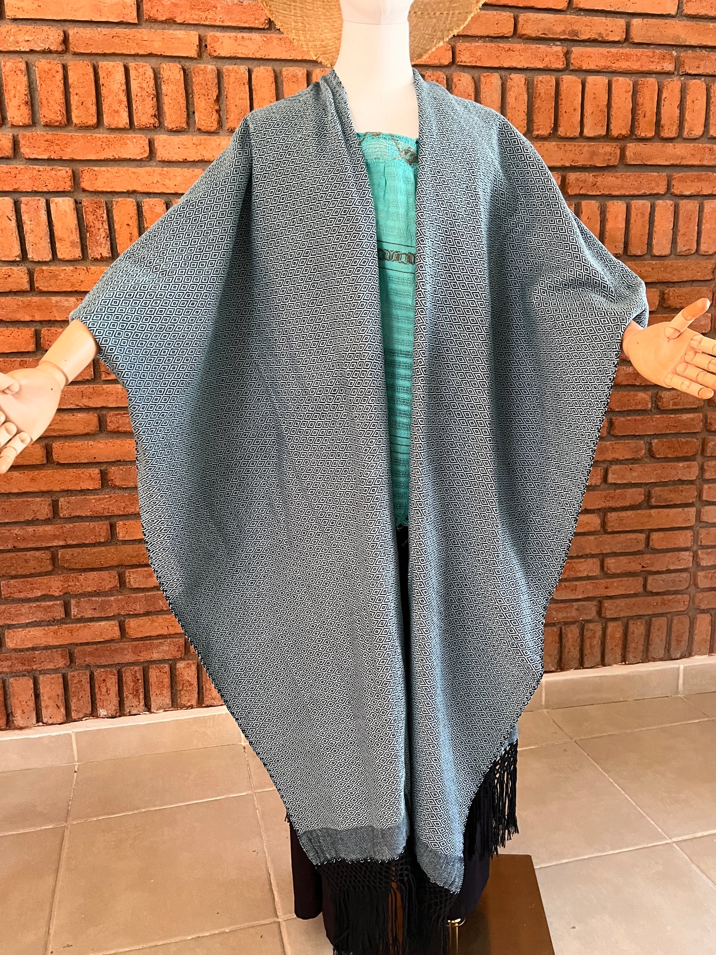 Poncho/Ruana Hecho en Telar Mod. Rombo Unitalla