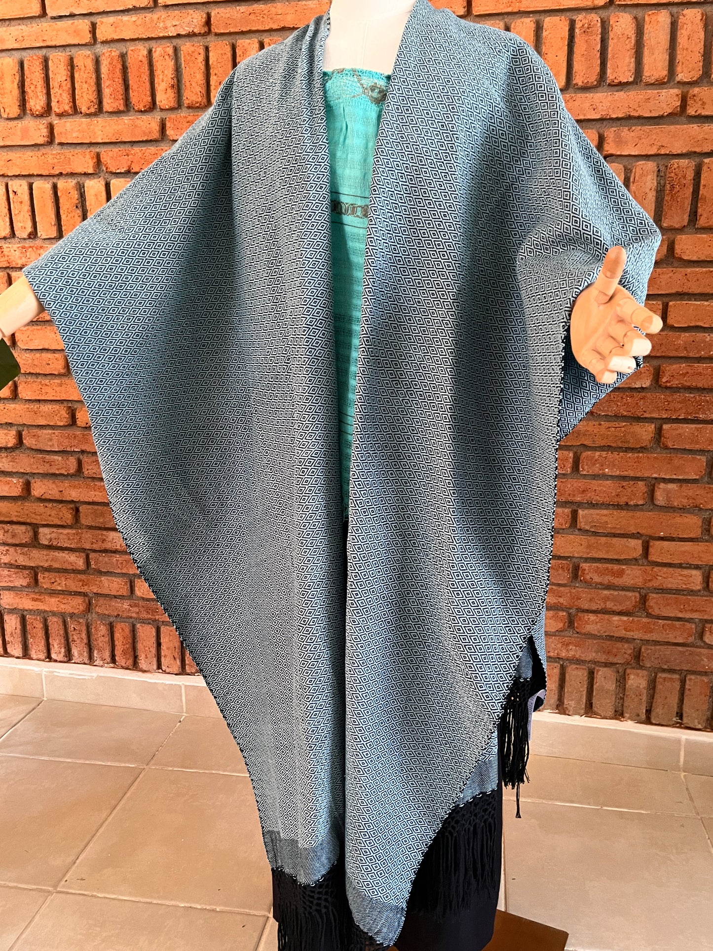 Poncho/Ruana Hecho en Telar Mod. Rombo Unitalla