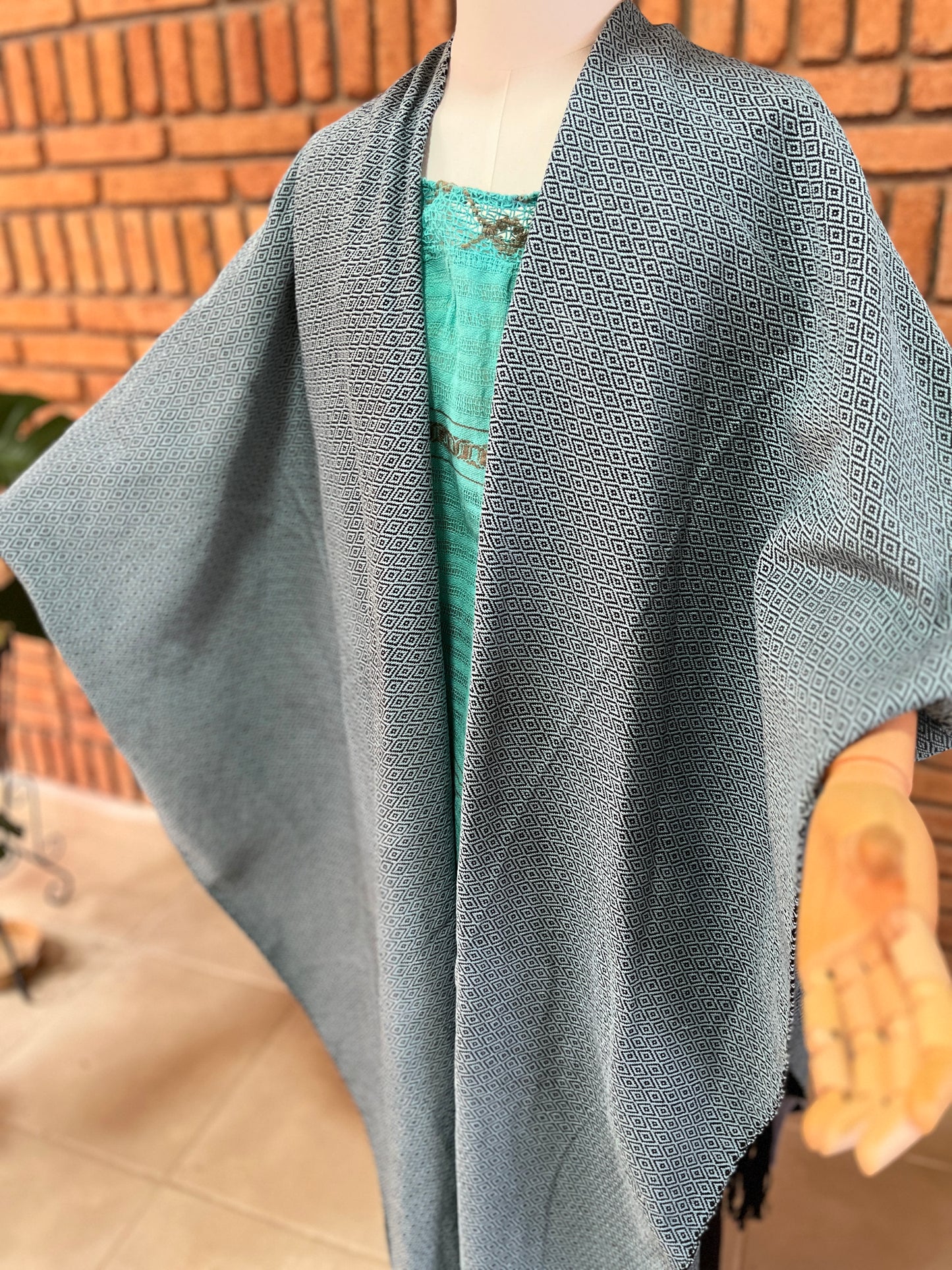 Poncho/Ruana Hecho en Telar Mod. Rombo Unitalla
