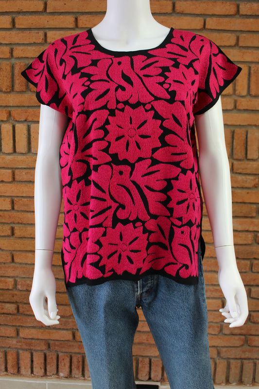 Blusa Bordada a Mano Negro con Fiusha Mod. Jalapa Unitalla.