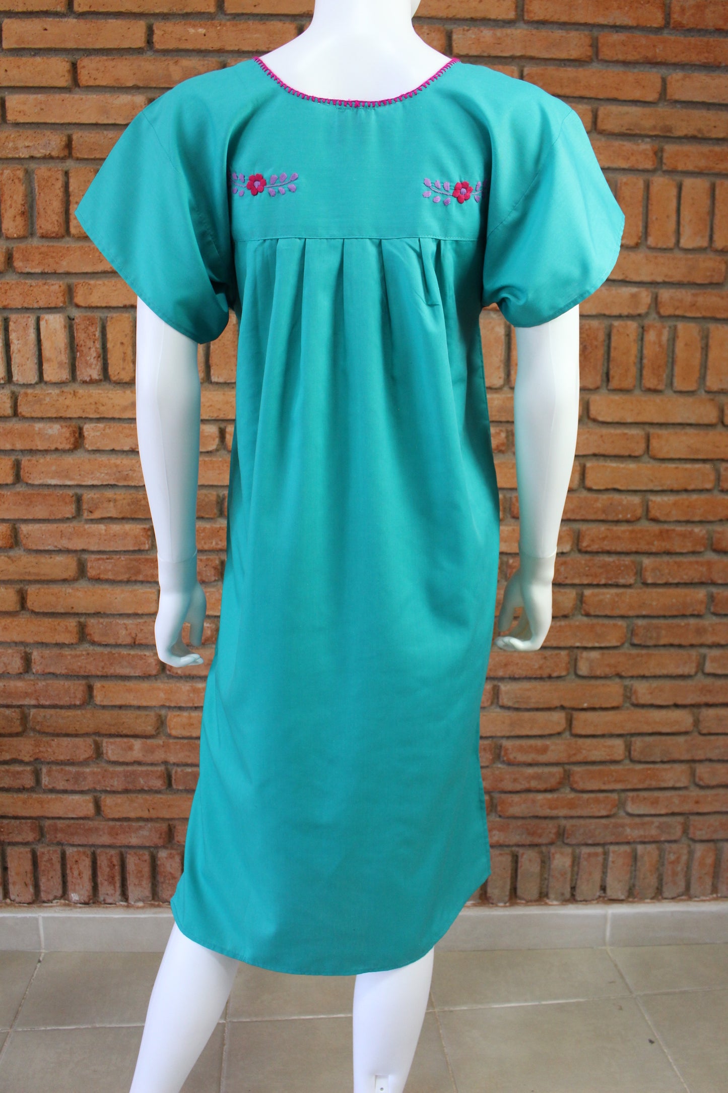 Vestido Mexicano Bordado a Mano Multicolor Mod. Florecita Popelina Talla Chica.