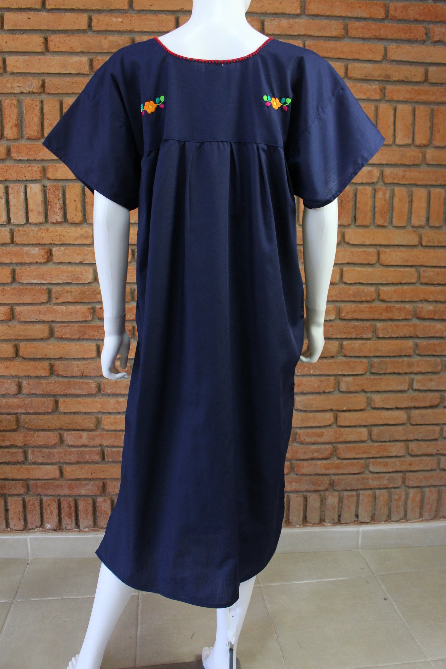 Vestido Mexicano Bordado a Mano Multicolor Mod. Florecita Popelina Talla Grande