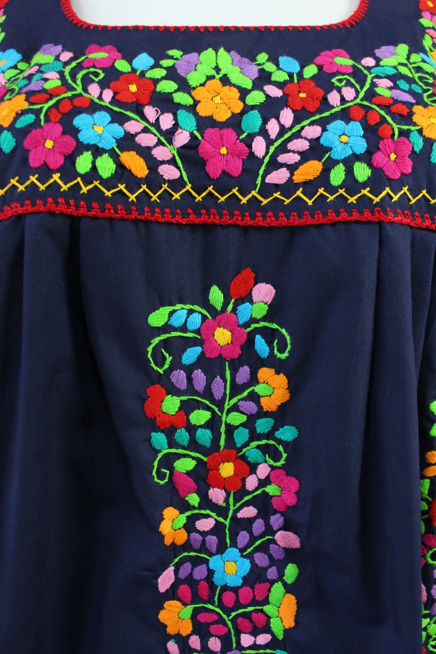Vestido Mexicano Bordado a Mano Multicolor Mod. Florecita Popelina Talla Grande