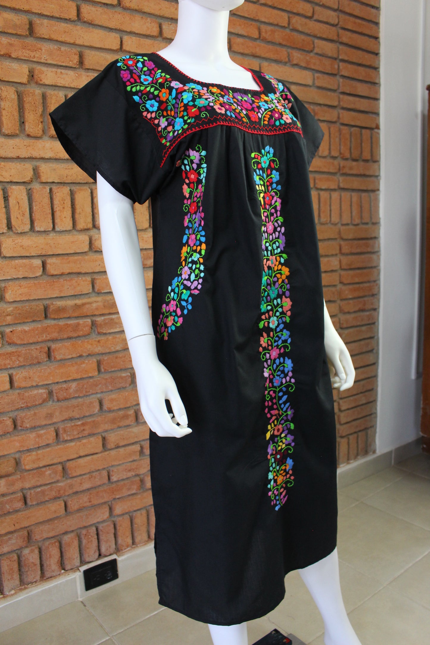 Vestido Mexicano Bordado a Mano Mod. Florecita Popelina Talla Mediana