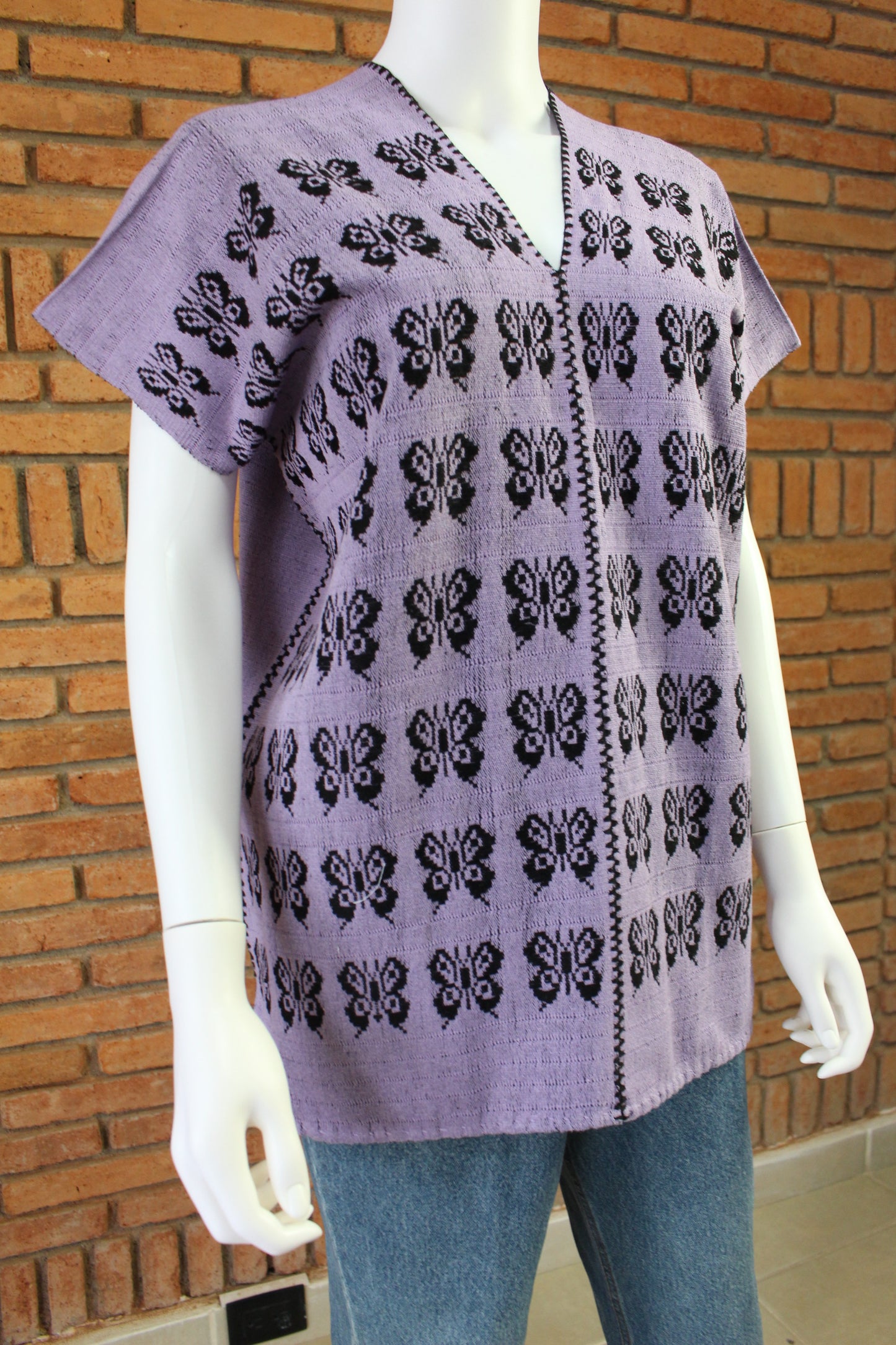Blusa Hecha a Mano Lila con Negro Mod. Mixe 2 Lienzos Unitalla.