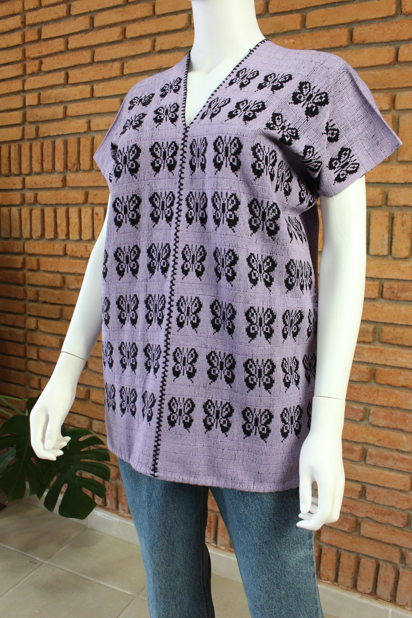 Blusa Hecha a Mano Lila con Negro Mod. Mixe 2 Lienzos Unitalla.