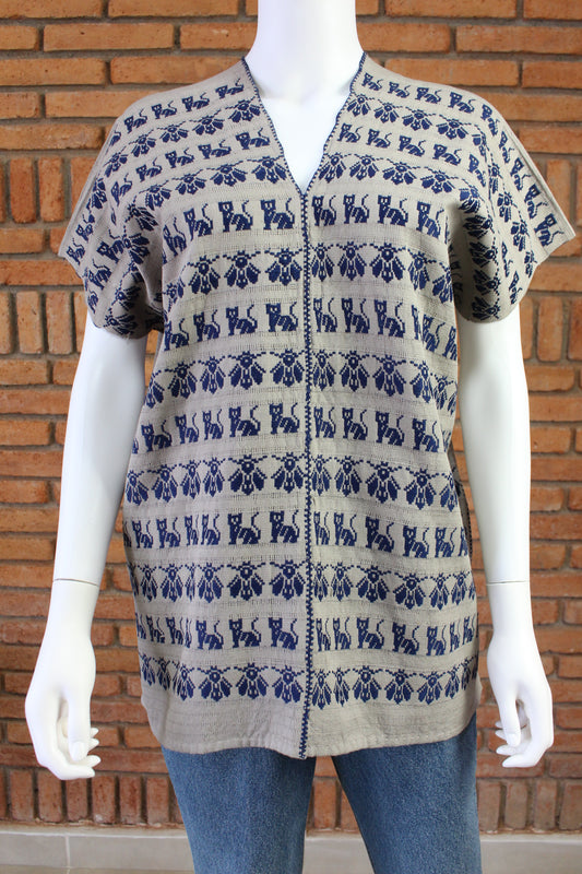 Blusa Artesanal Hecha a Mano Caqui con Azul Marino. Mod. Bio Unitalla.