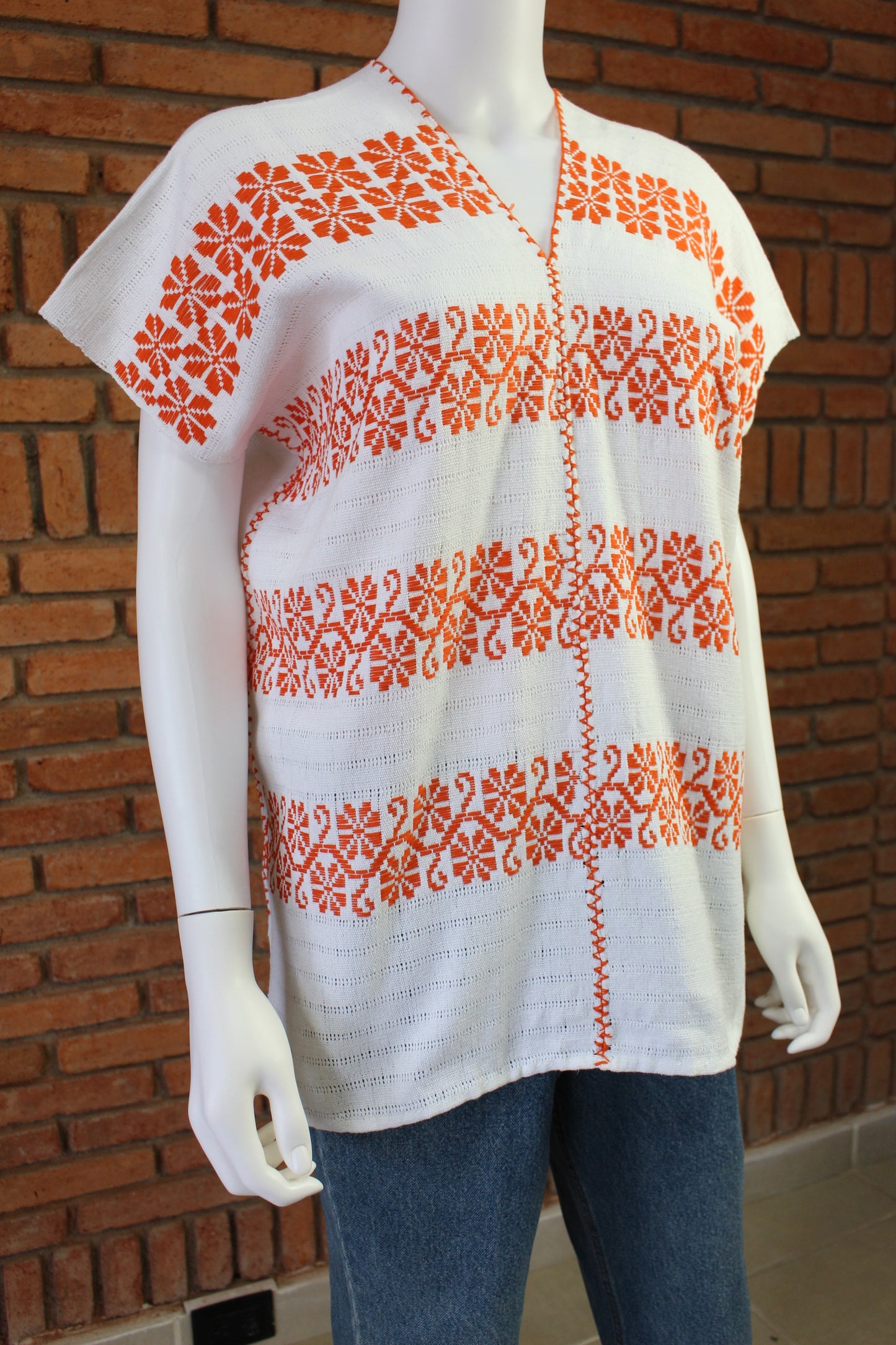 Blusa Hecha a Mano Blanco con Naranja Mod. Mixe 2 Lienzos Unitalla.