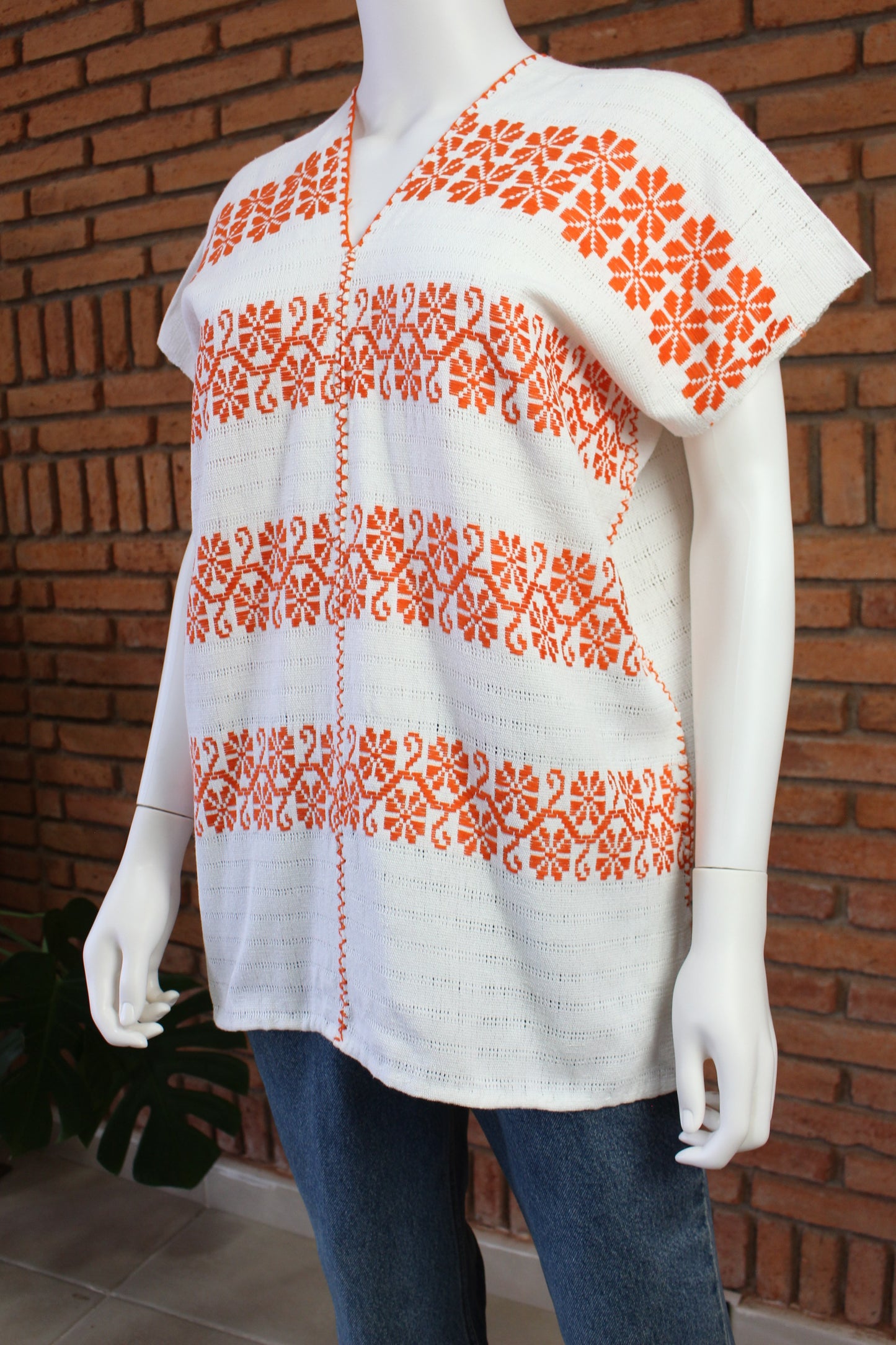 Blusa Hecha a Mano Blanco con Naranja Mod. Mixe 2 Lienzos Unitalla.