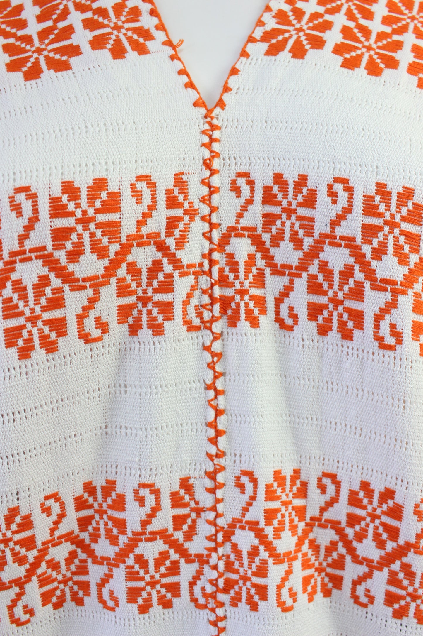 Blusa Hecha a Mano Blanco con Naranja Mod. Mixe 2 Lienzos Unitalla.