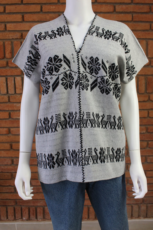 Blusa Hecha a Mano Gris con Negro Mod. Mixe 2 Lienzos Unitalla.
