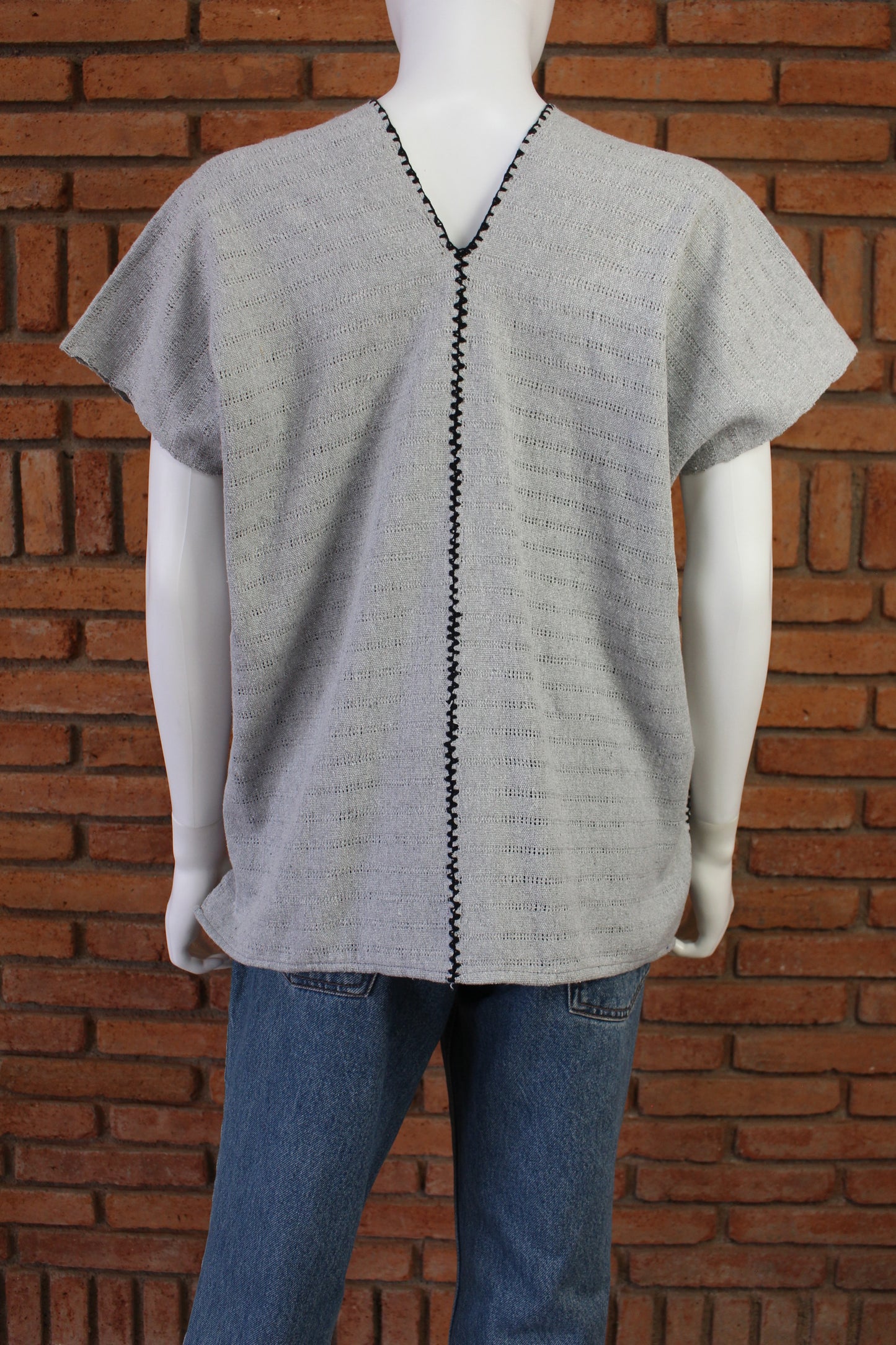 Blusa Hecha a Mano Gris con Negro Mod. Mixe 2 Lienzos Unitalla.